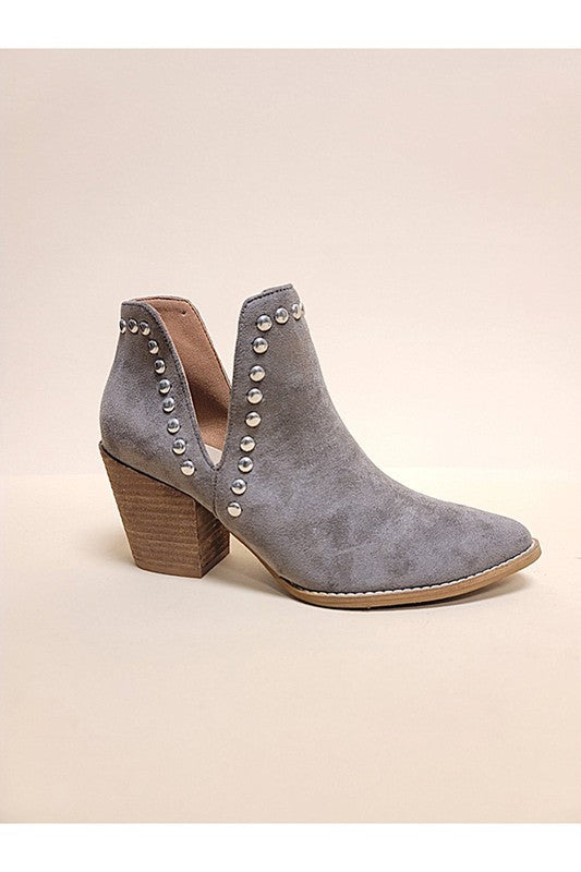 Shoes and boots - Scarlett's Riverside Boutique 