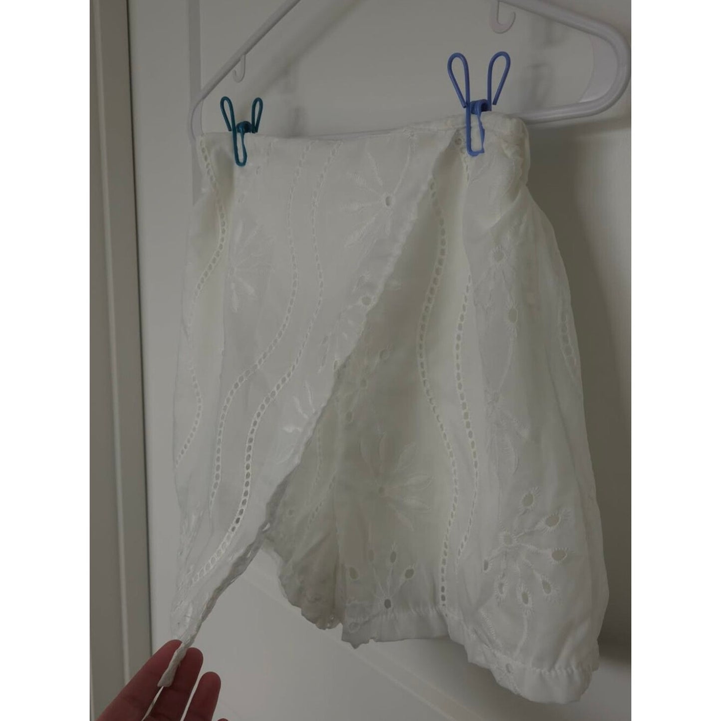 White Eyelet Skort Women’s Small Floral Embroidered Wrap Front Pull On Shorts