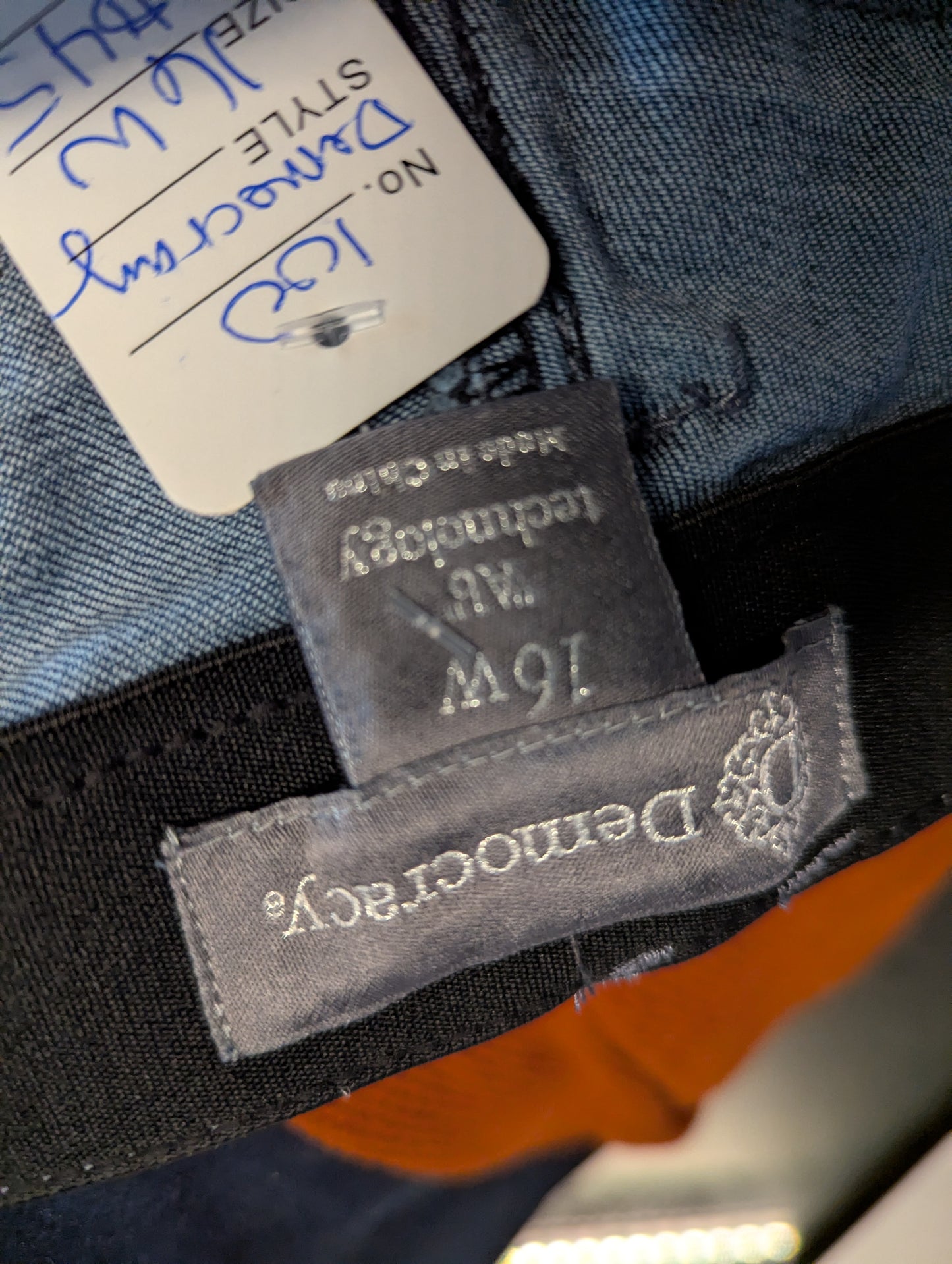 Democracy AB Technology Short Women's Jeans 16W Inseam 30"