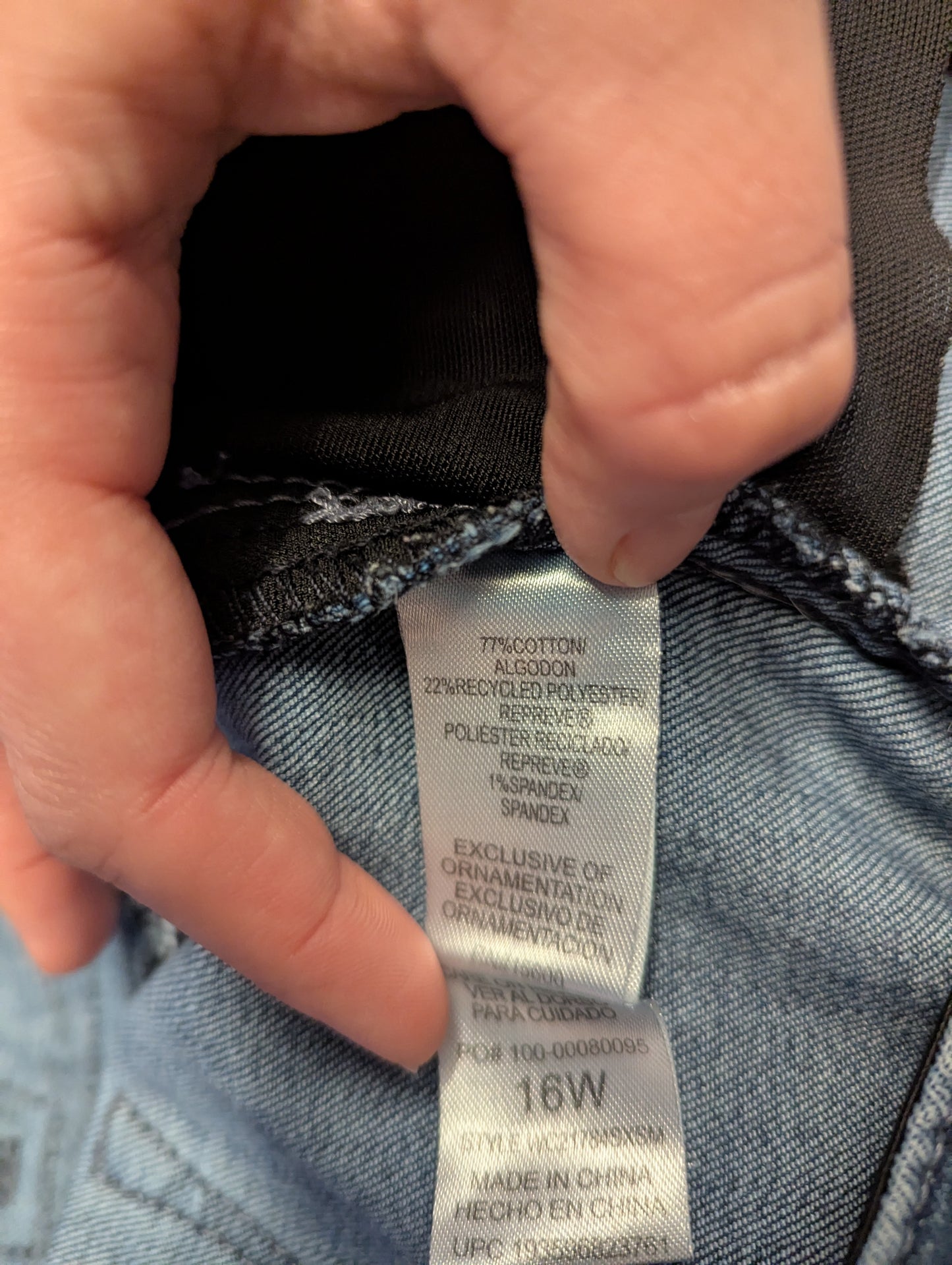 Democracy AB Technology Short Women's Jeans 16W Inseam 30"