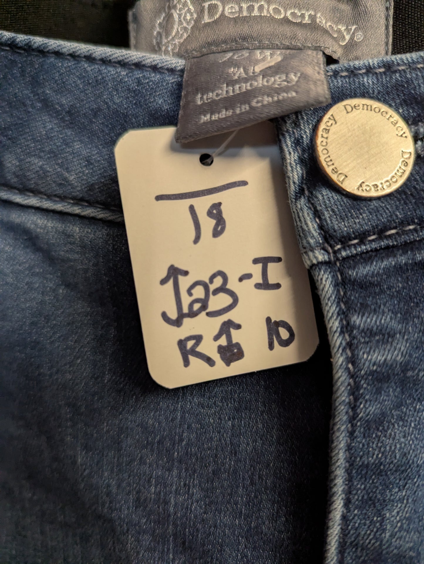 Democracy AB Technology Short Women's Jeans 16W Inseam 30"