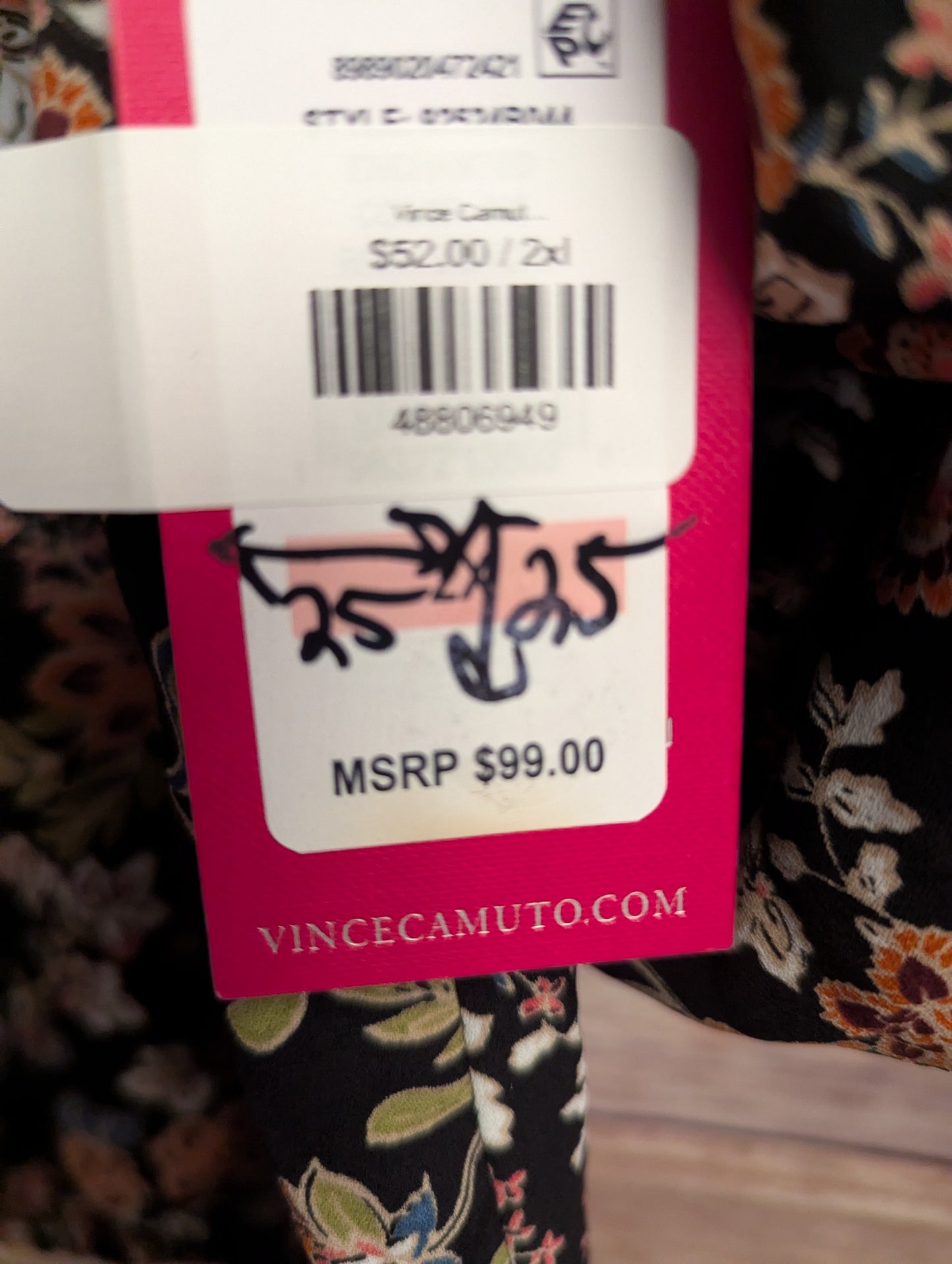 Vince Camuto, 2xl 
Women's Plus Size Printed V-Neck Bubble Sleeve Top