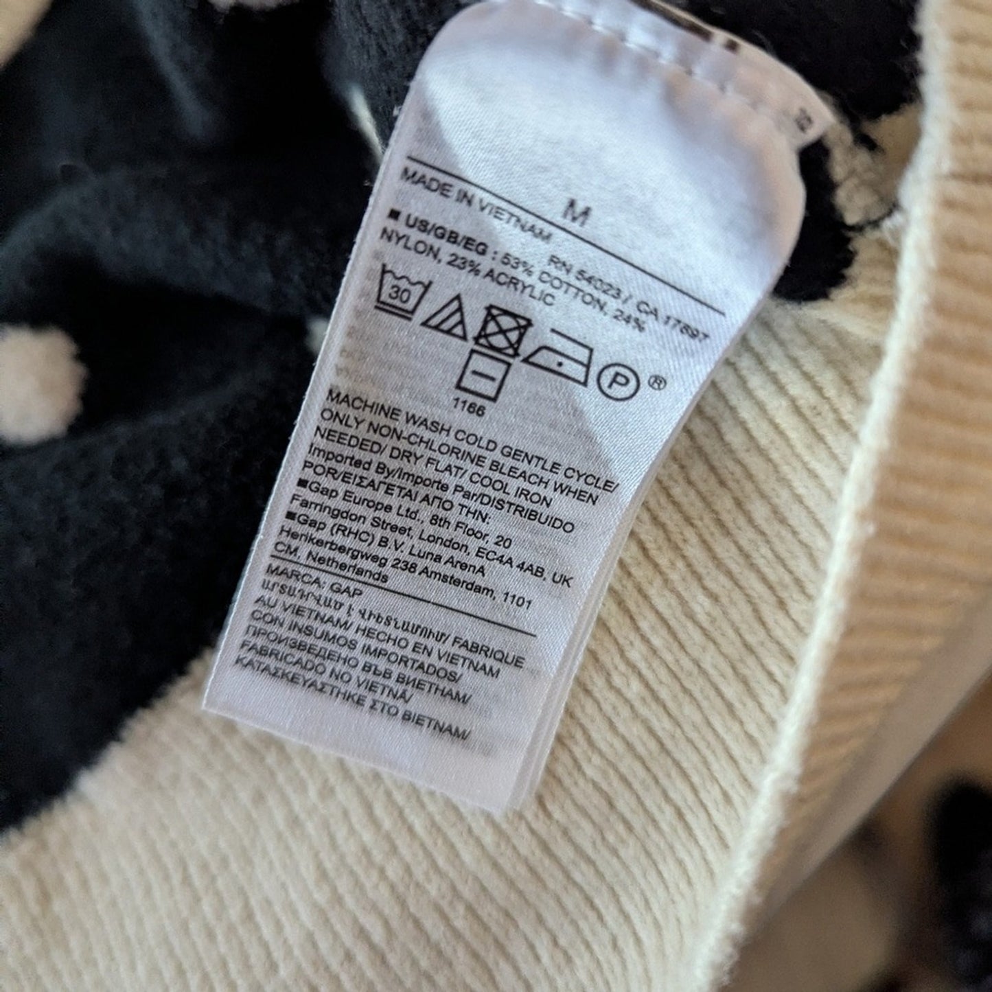 GAP Cream Crewneck Sweater with Black Polka Dots. Size M. #E20