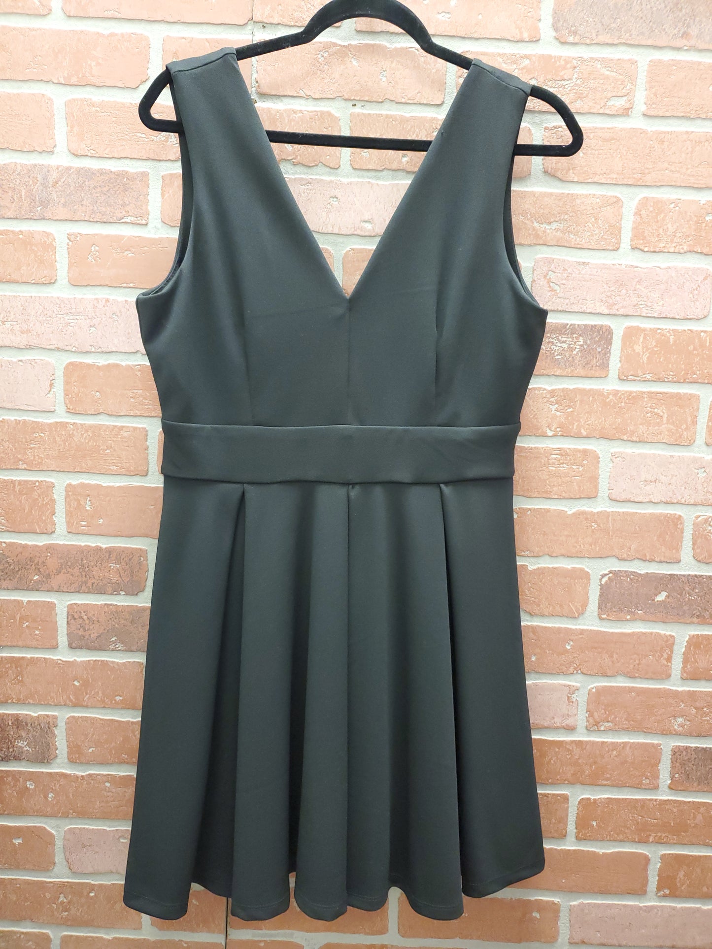 RS 38 Black Flowy Dress - Scarlett's Riverside Boutique 