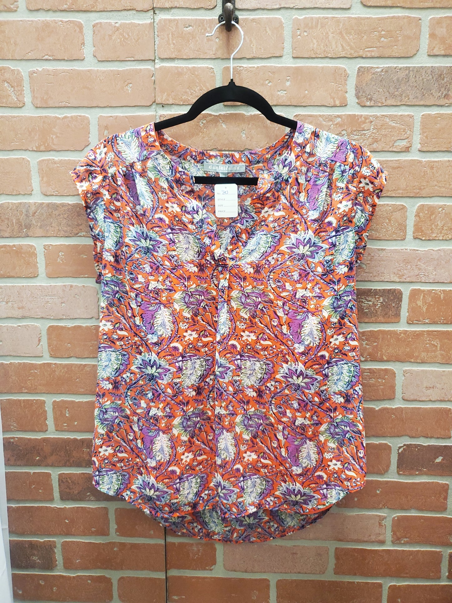 Danielle Rainn Red Floral Blouse. size Small. RS 80 - Scarlett's Riverside Boutique 