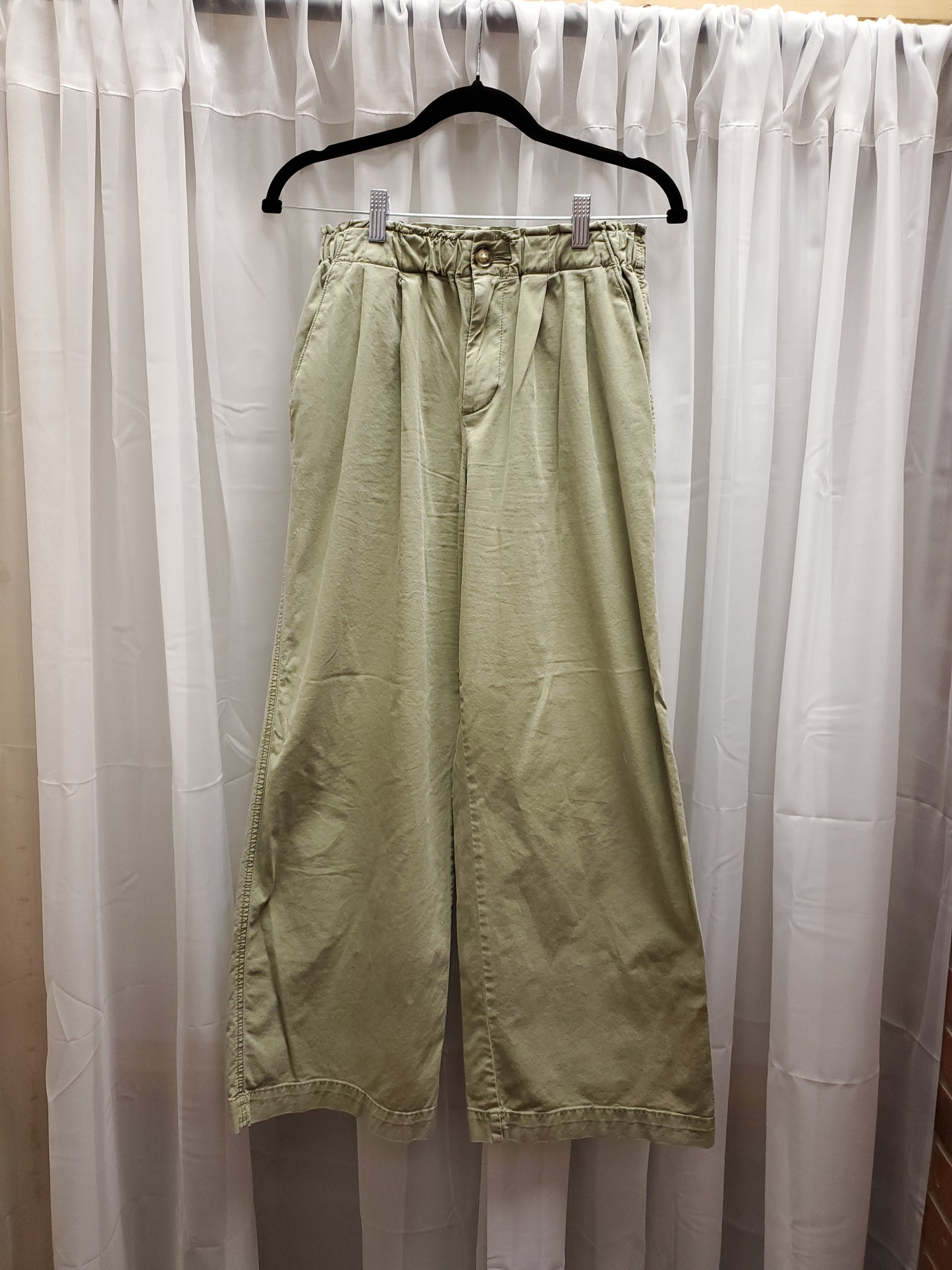 Loft Green Pants. Size XS. RS 80