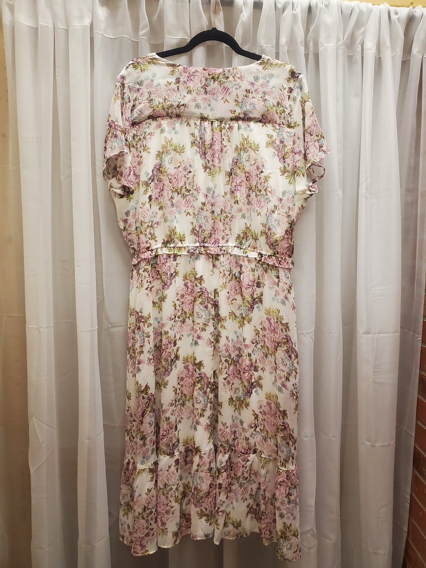 Lauren Conrad Floral Dress. Size 2XL. RS 99