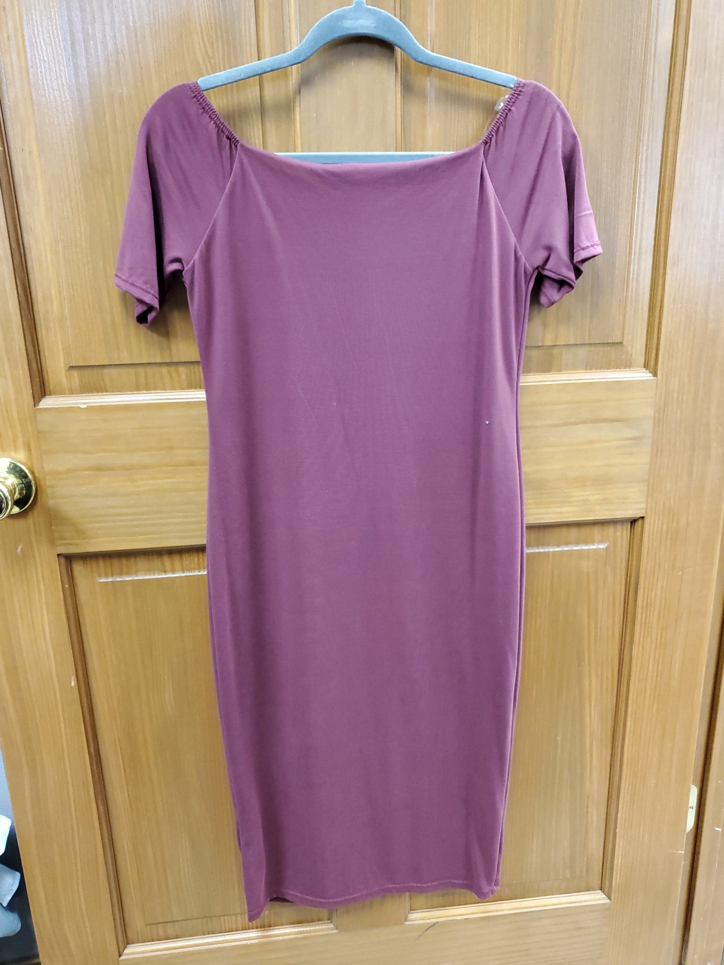 Mikey & Joey Maroon Dress. Size L. RS LB.