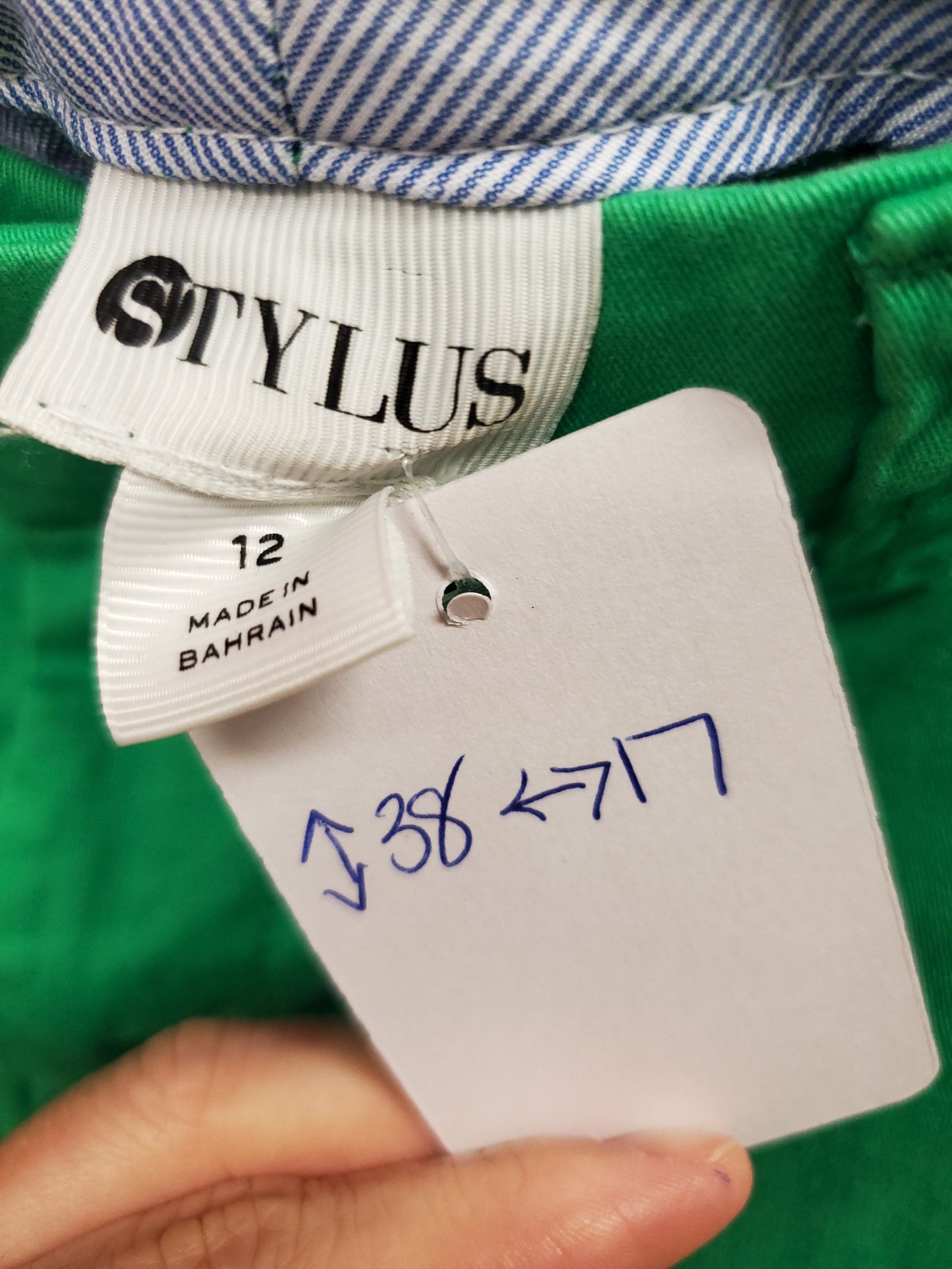 Stylus. Green pants. Size 12. RS 67