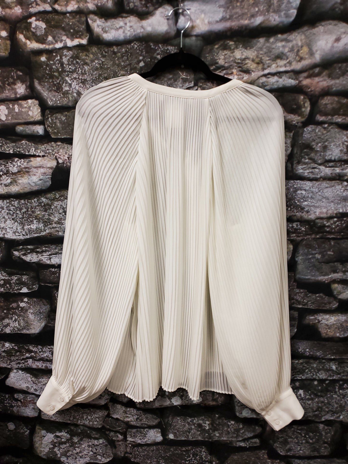 Endless Rose. White Blouse. Size L. RS 24