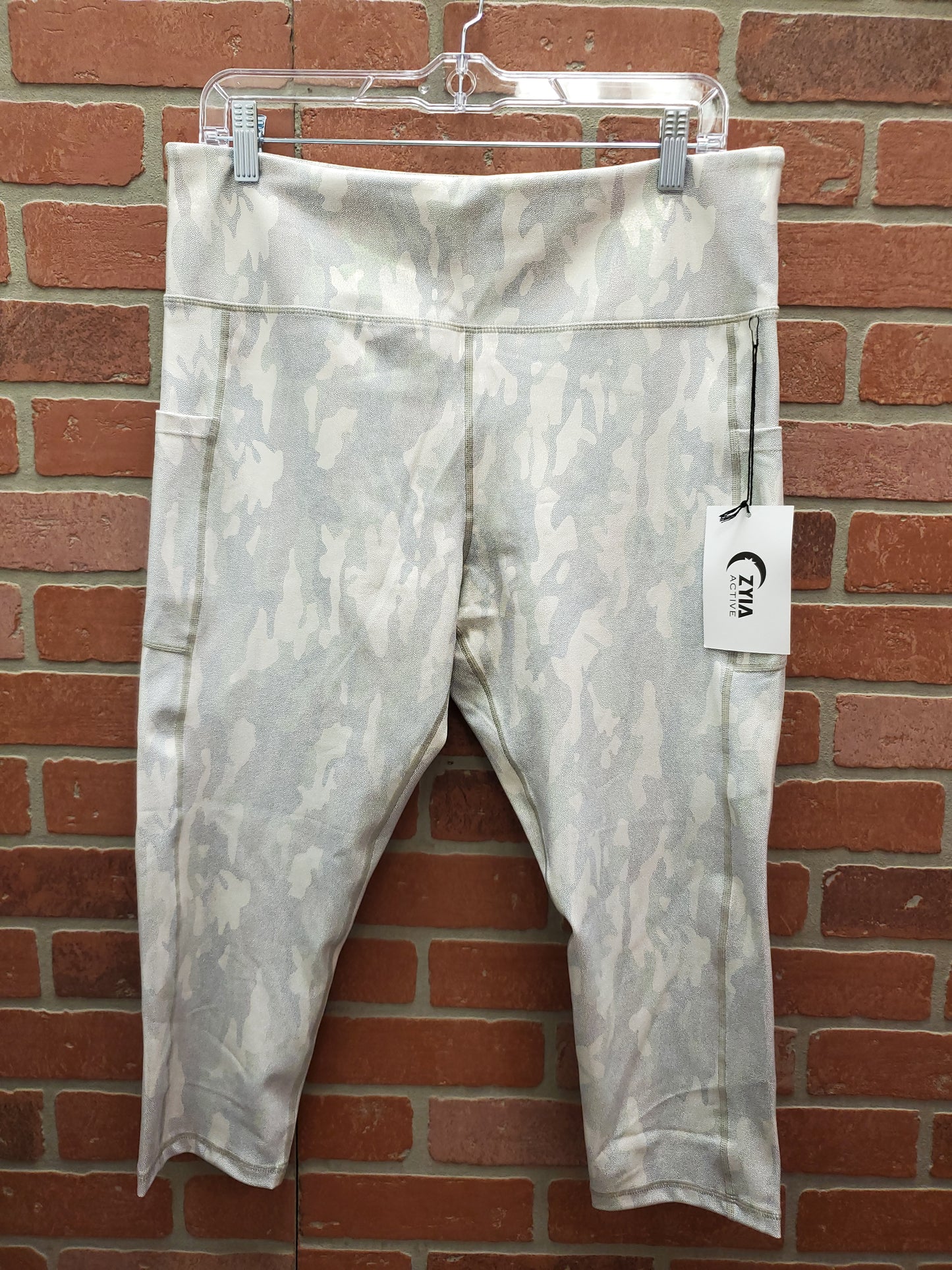 Zyia Camo Capri. Size 16-18. RS 24