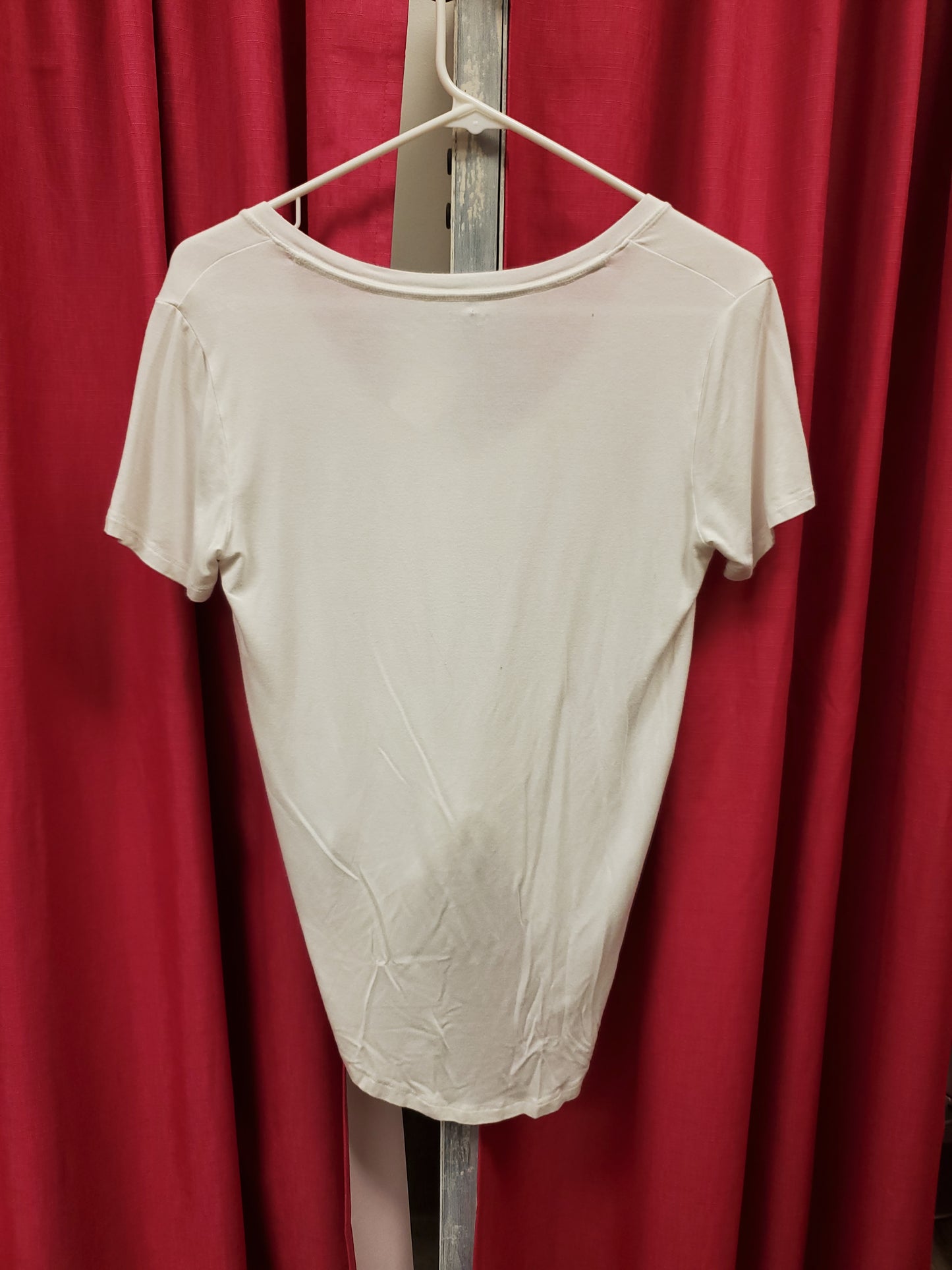 Abercrombie White TShirt. Size S. RS 65 - Scarlett's Riverside Boutique 