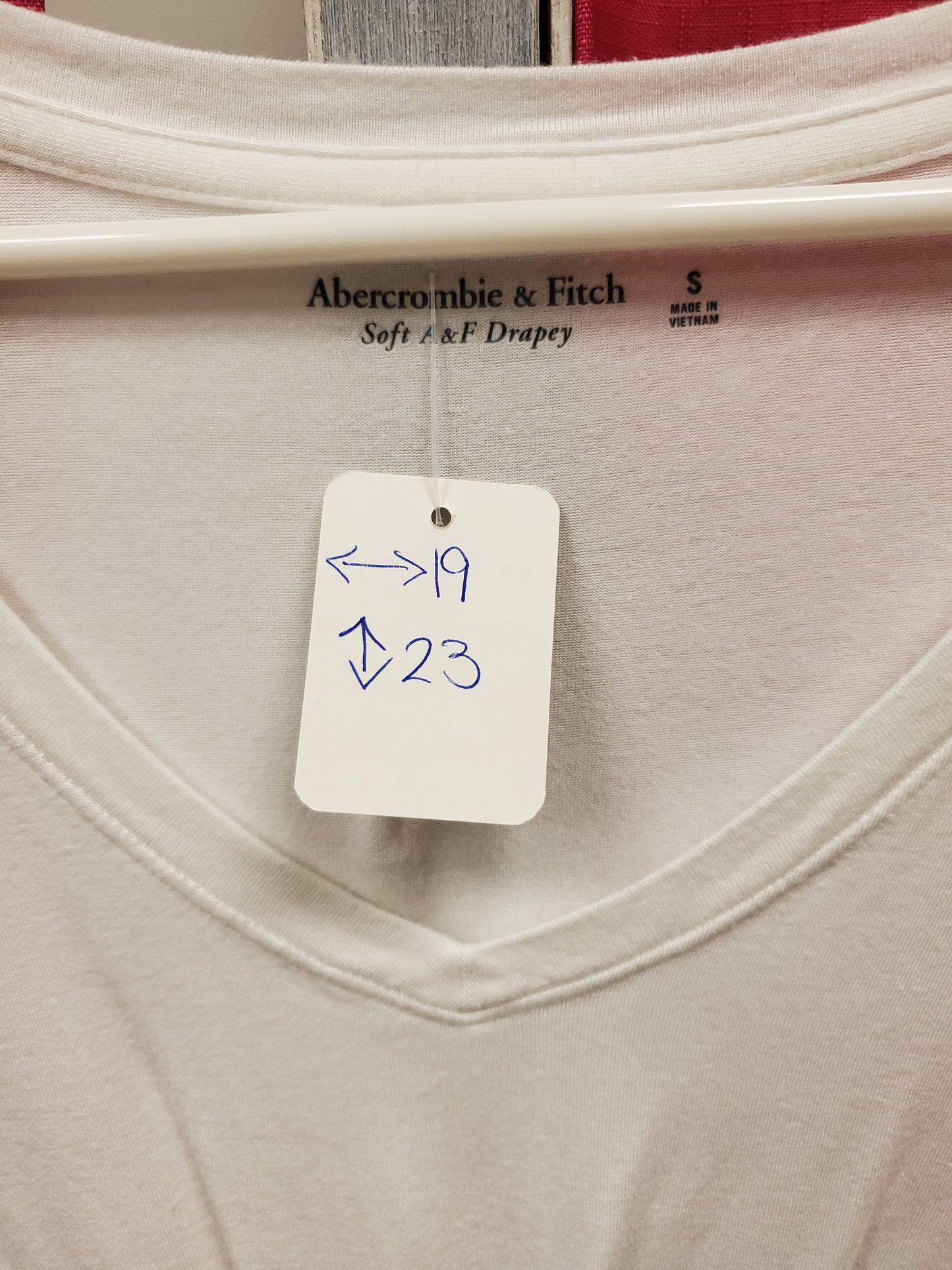 Abercrombie White TShirt. Size S. RS 65 - Scarlett's Riverside Boutique 