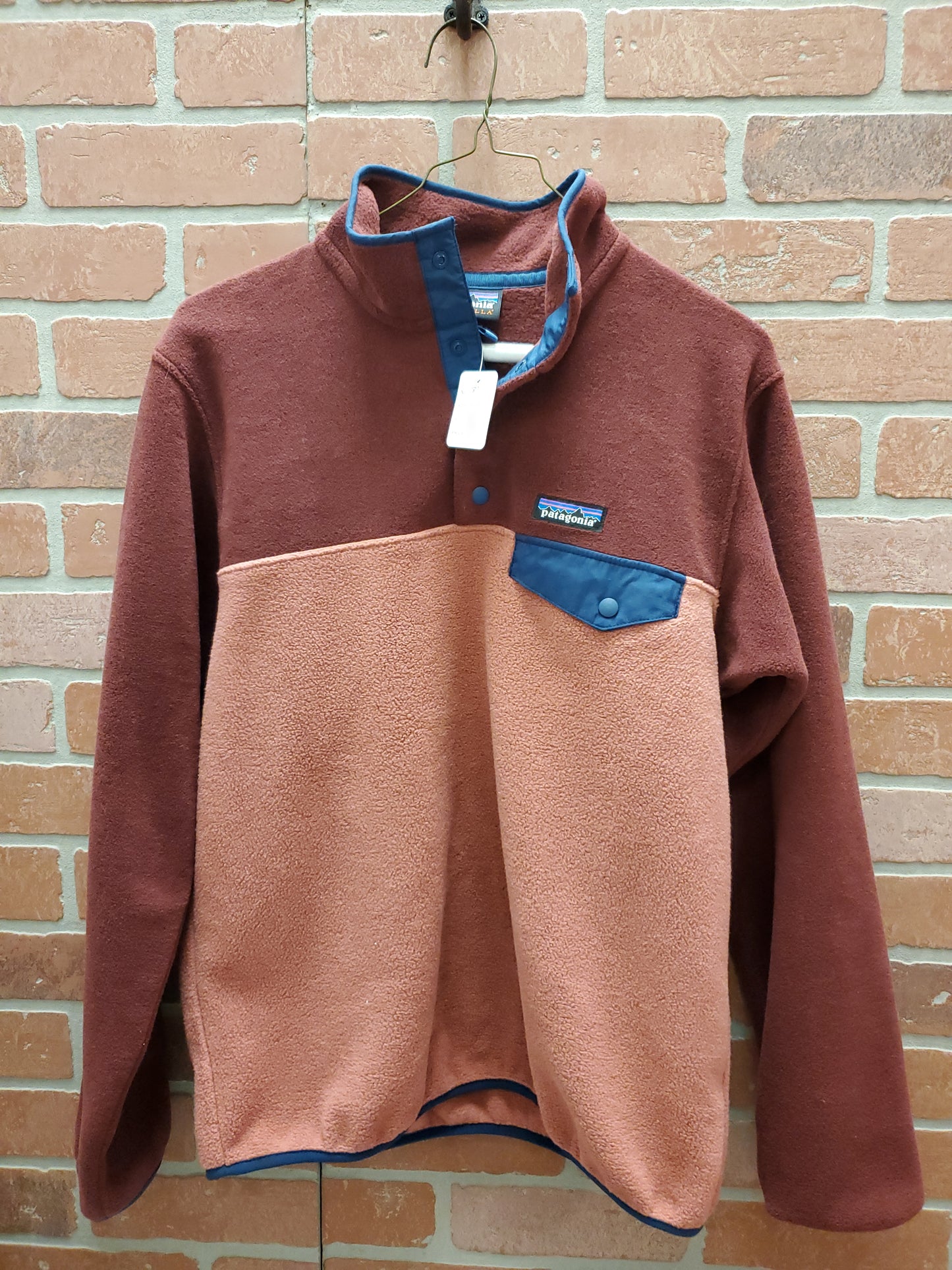 Patagonia Maroon & Pink Pullover. Size S. RS 81.