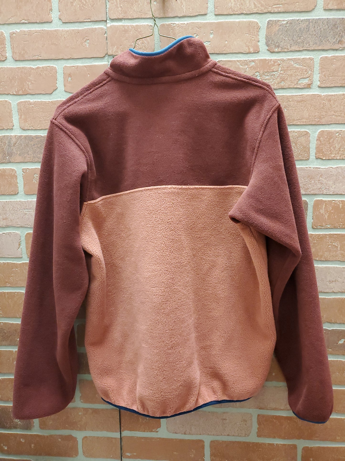 Patagonia Maroon & Pink Pullover. Size S. RS 81.