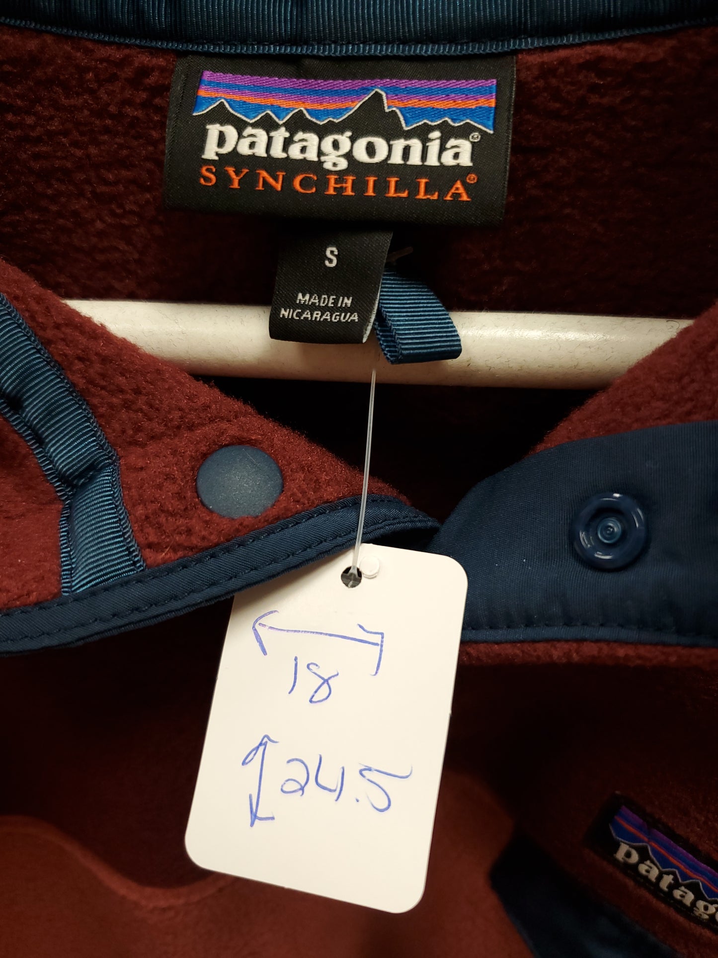 Patagonia Maroon & Pink Pullover. Size S. RS 81.