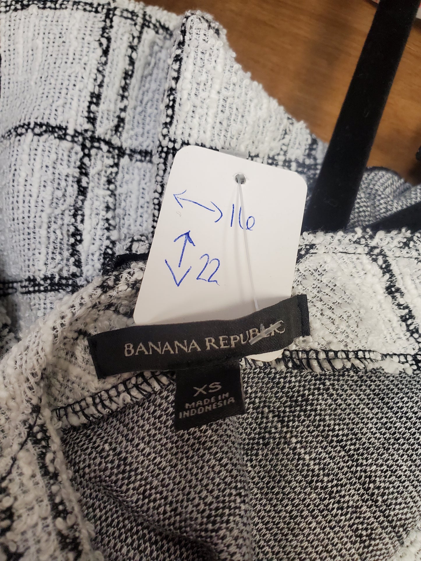 Banana Republic Black and White Blouse. Size XS. RS 81.