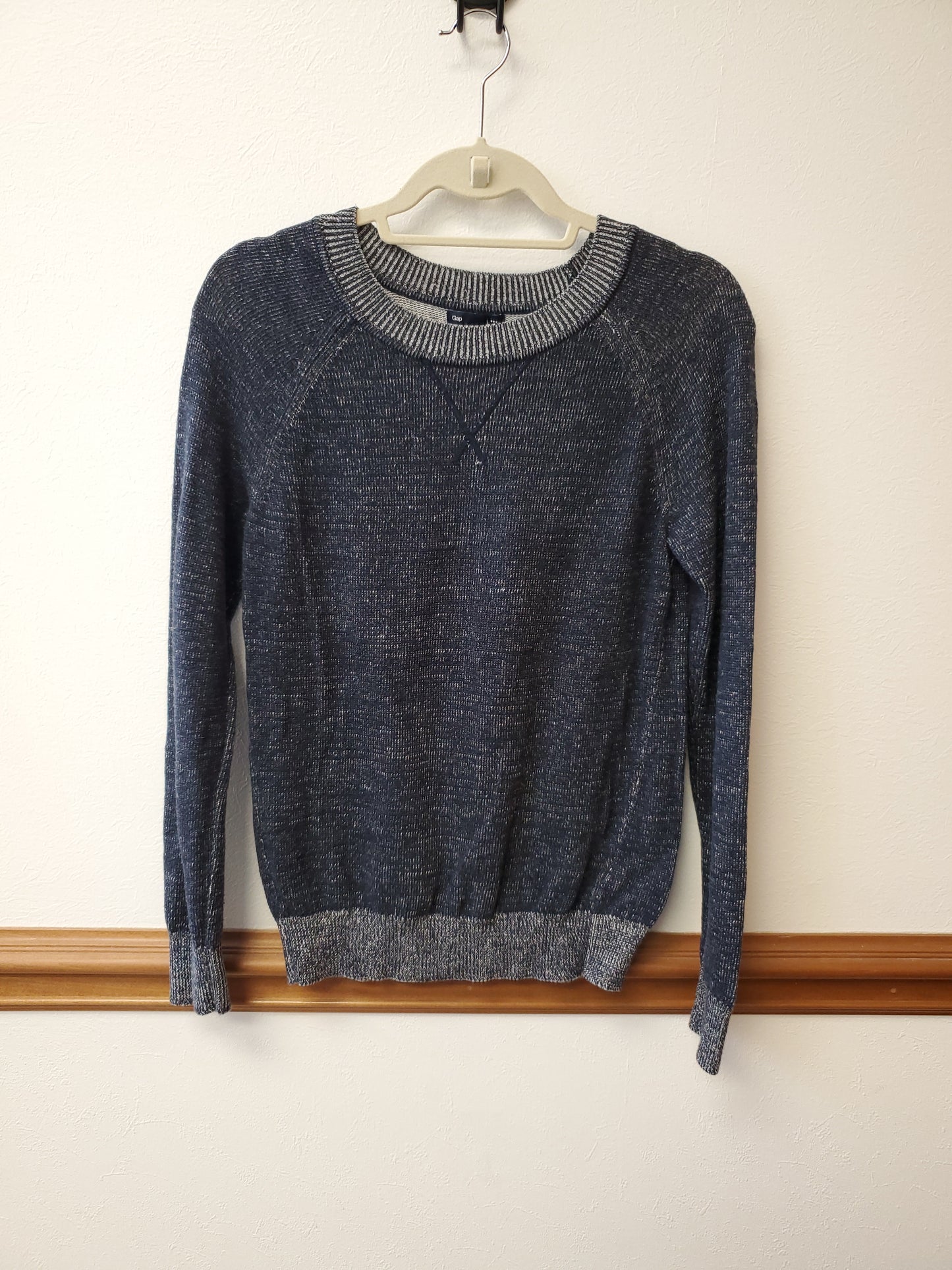 Gap Navy Sweater. Size S. RS 82