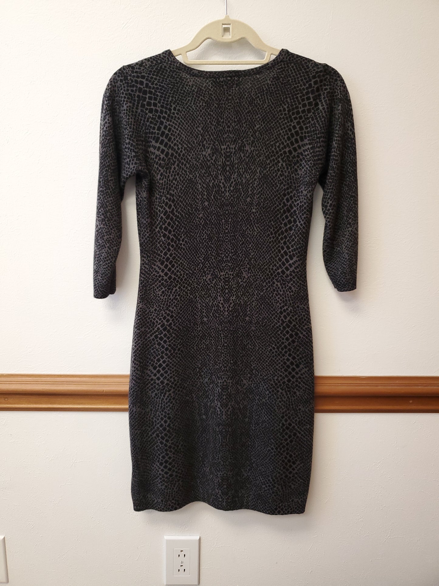 AB Studio Black & Grey snake skin cloth dress. Size XS. RS 82