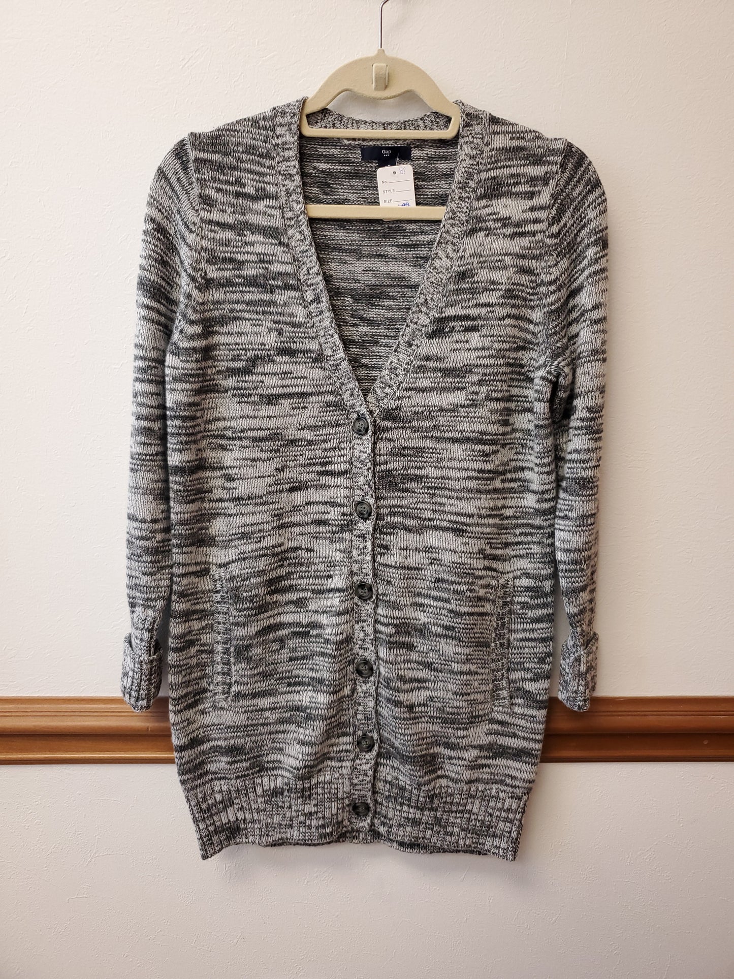 Gap Grey Sweater Cardigan. Size M. RS 82.