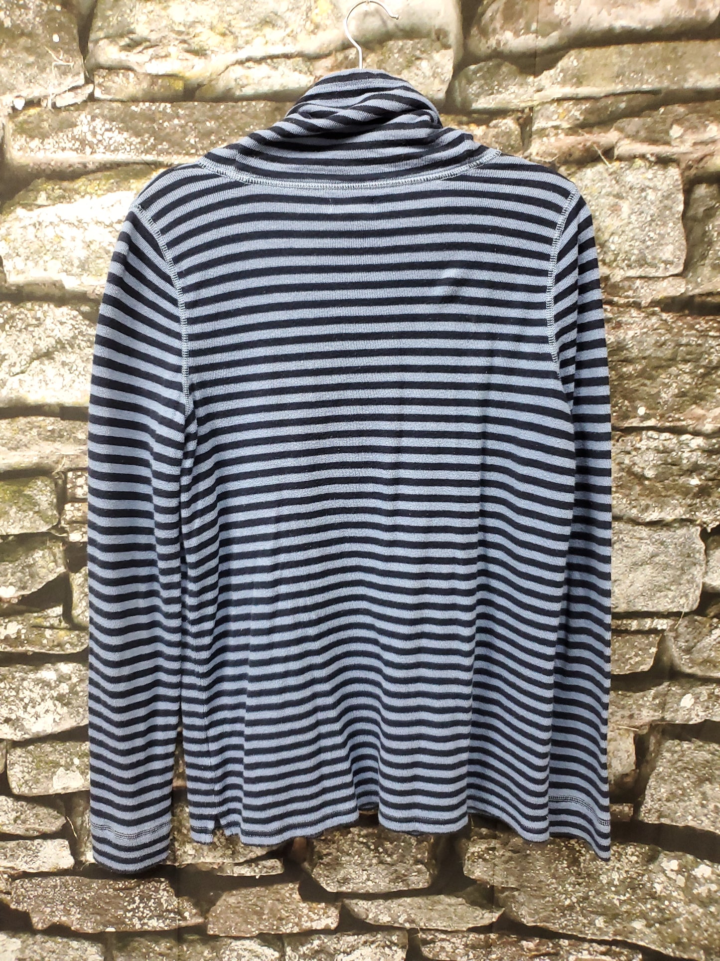 American Living Blue Striped Pullover. Size L. RS 84.