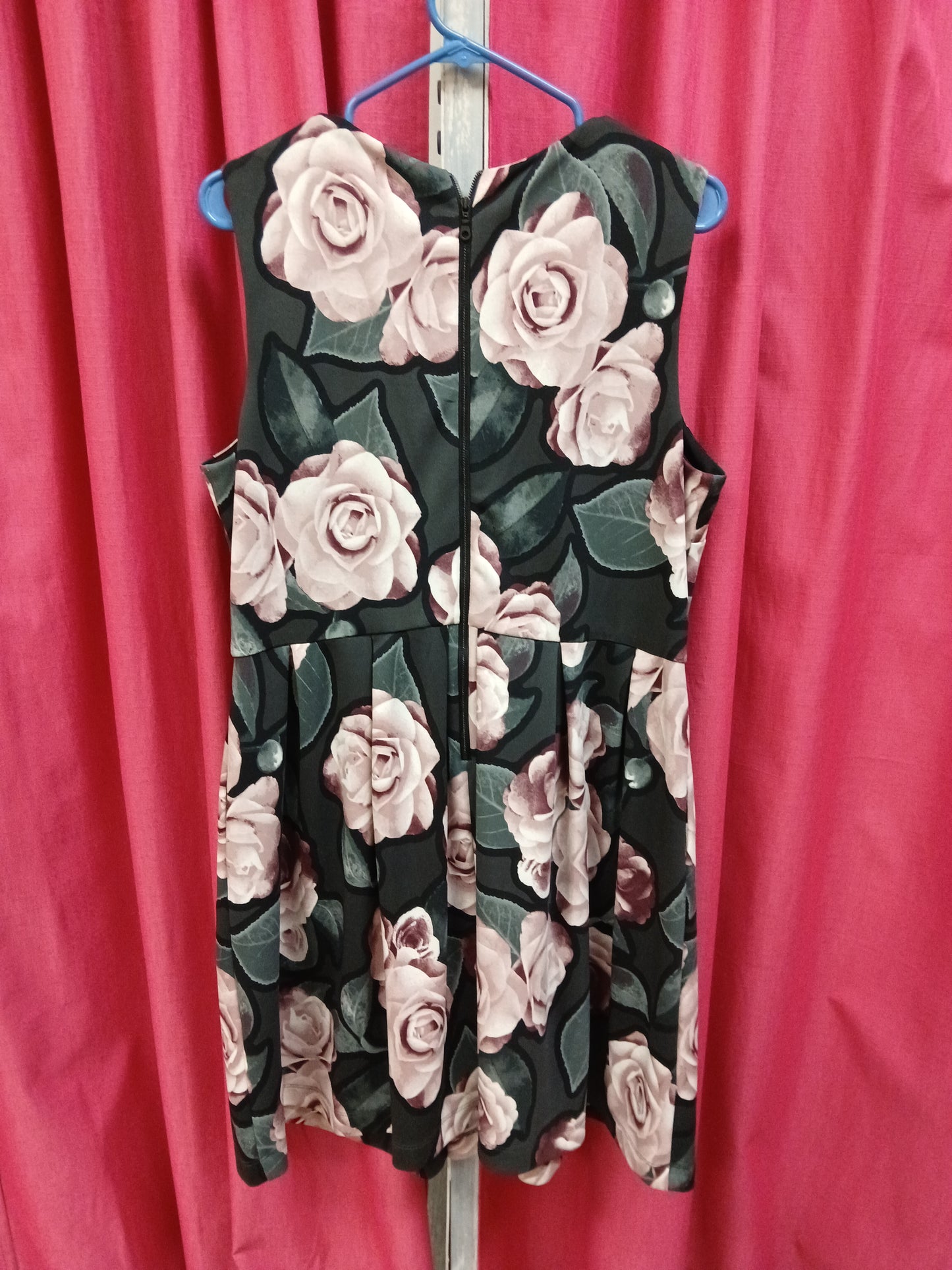 Roz & Ali Floral Dress. Size 16P. RS 83