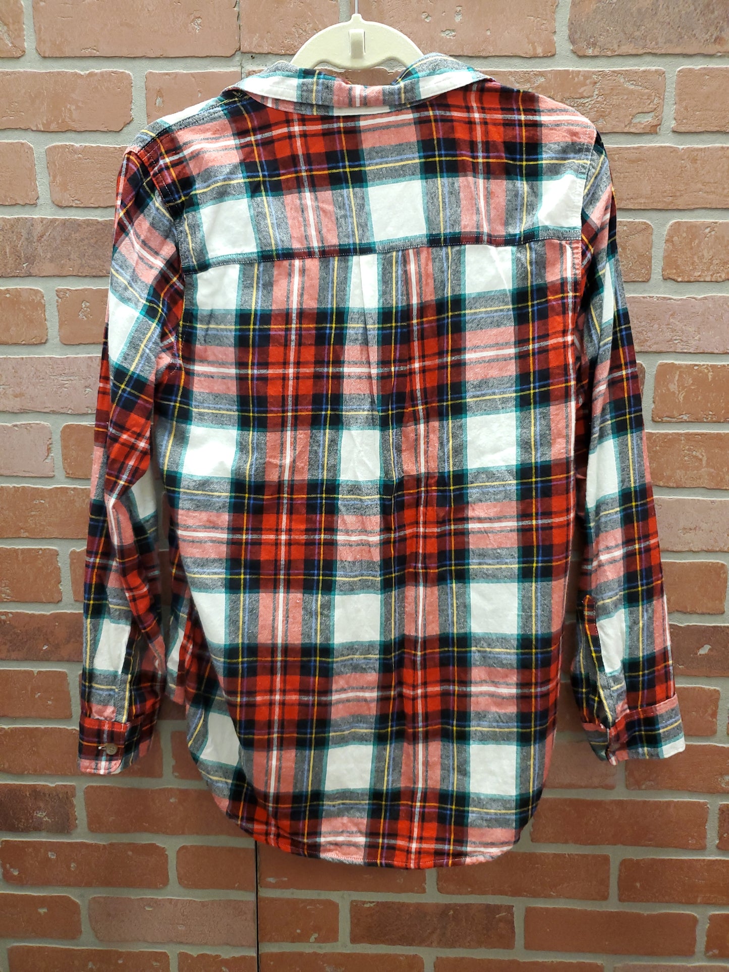 Old Navy Red Plaid Button Down. Size M. RS 82