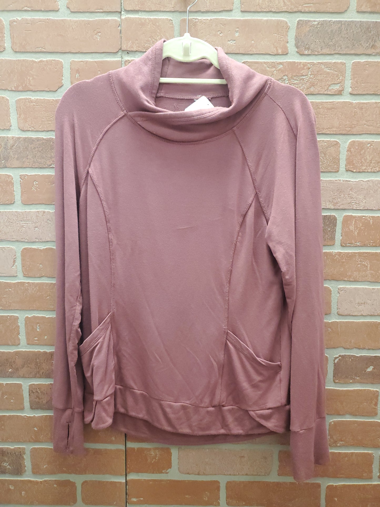 Yogalicious Mauve Pullover. Size S. RS 82