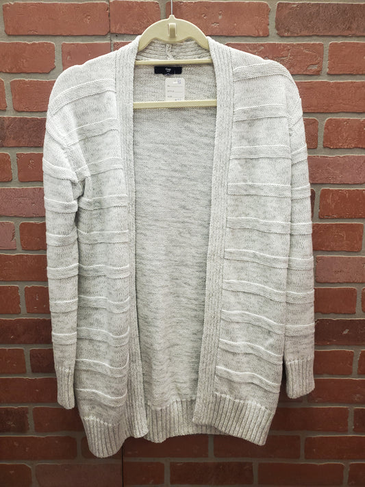 Gap Light Grey Sweater. Size M. RS 82.