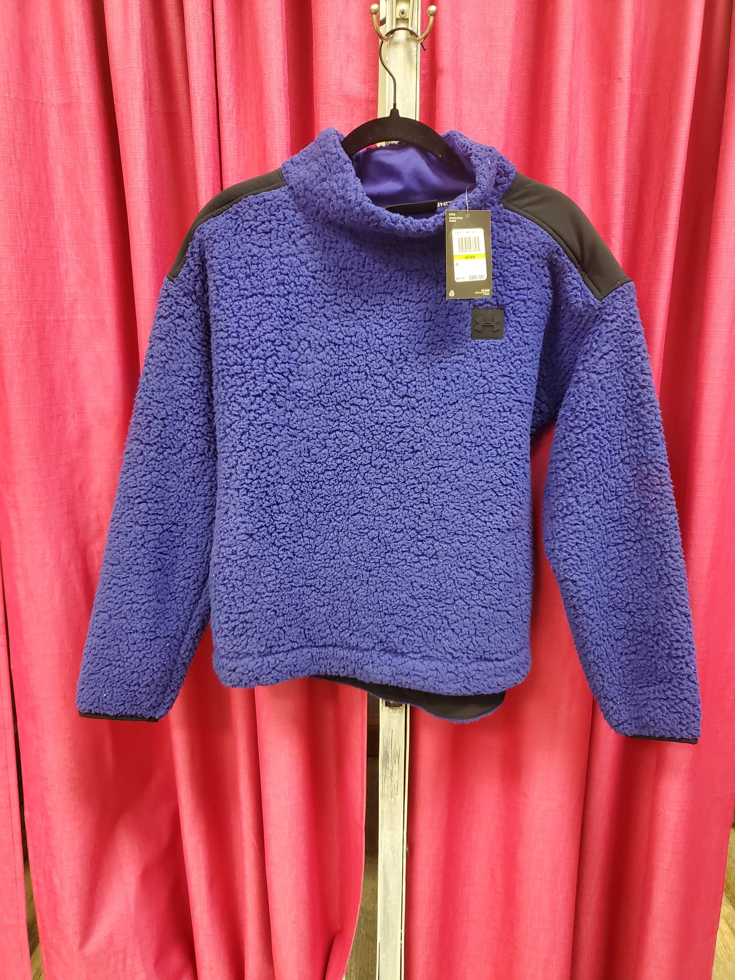 Under Armour Purple Pullover. Size M. RS 99.