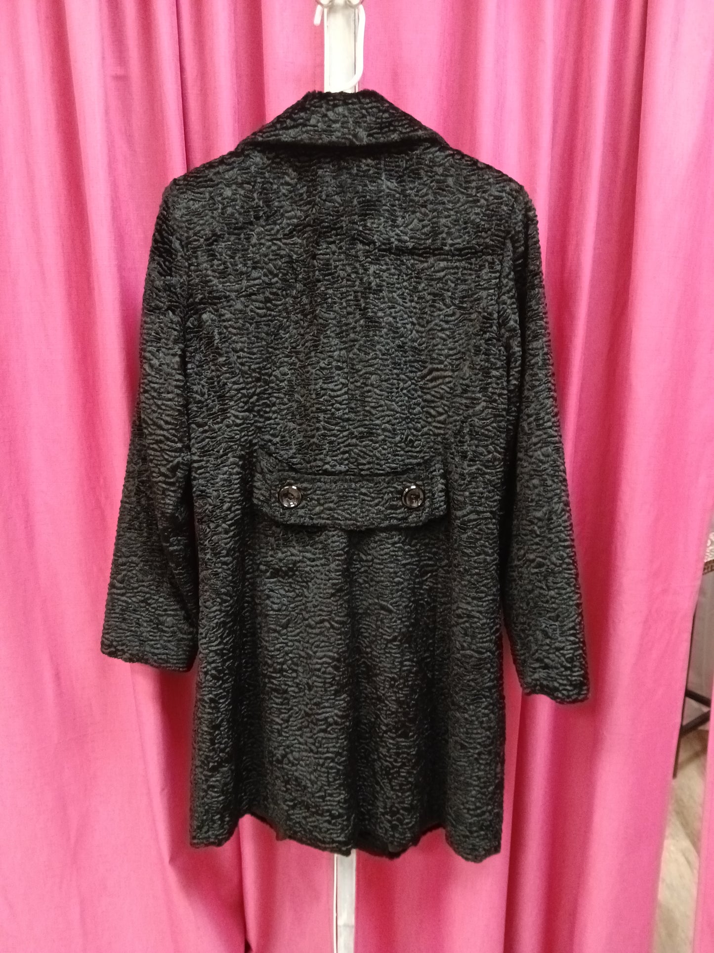 East 5th Black Faux Fur Winter Coat. Size M. RS 87