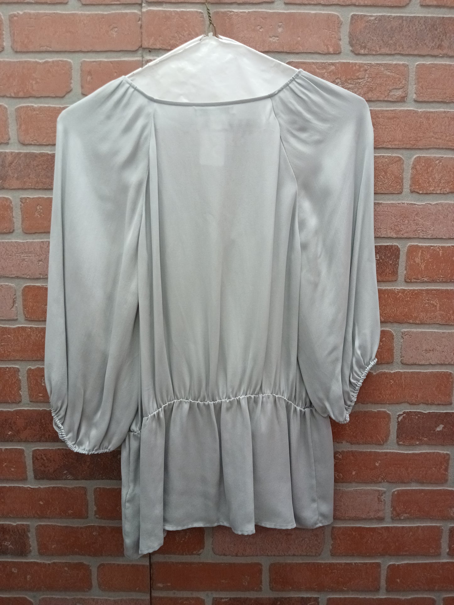 Banana Republic Grey Blouse. Size M. RS 87 - Scarlett's Riverside Boutique 