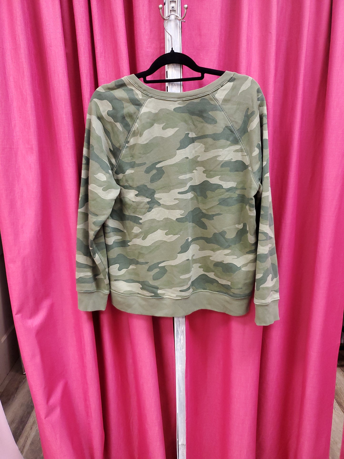 Old Navy Camouflage Sweatshirt. Size L. RS 84.