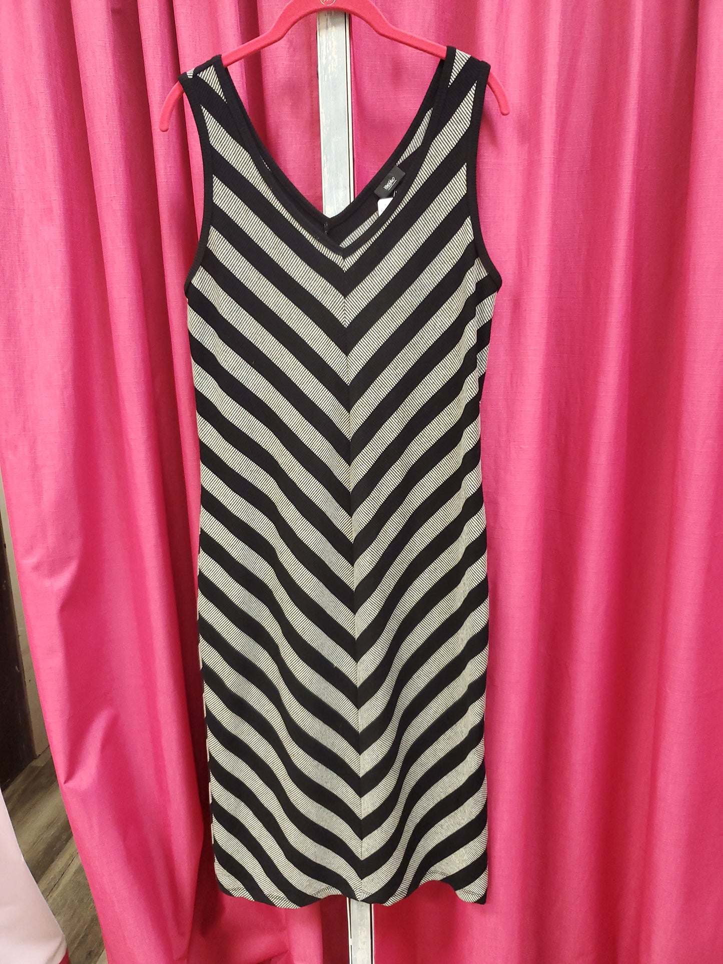 Mossimo Black and Grey Striped Dress. Size L. RS 89