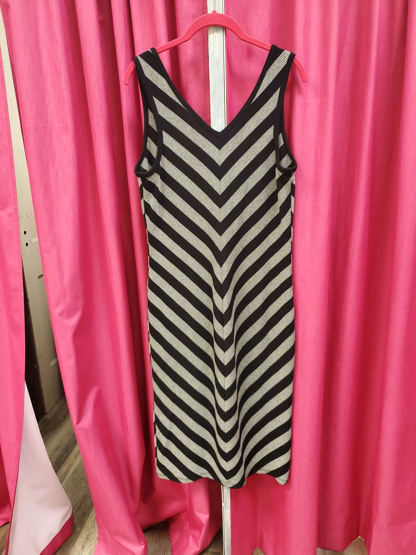 Mossimo Black and Grey Striped Dress. Size L. RS 89