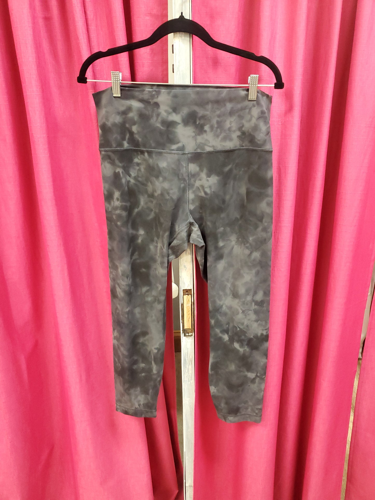 Lululemon Grey/Black Leggings. Size 12. RS 99 - Scarlett's Riverside Boutique 