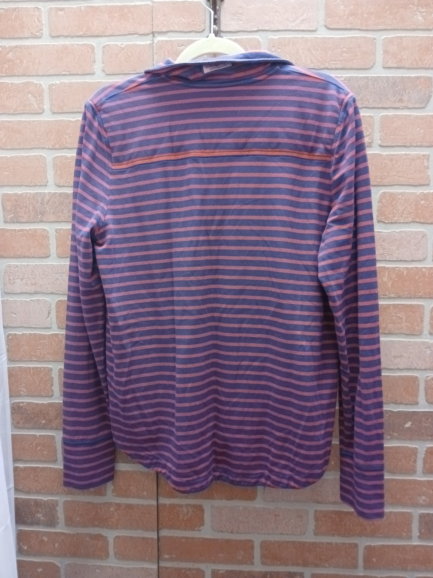 Vineyard Vines Red and Navy Striped Pullover. Size M. RS 58