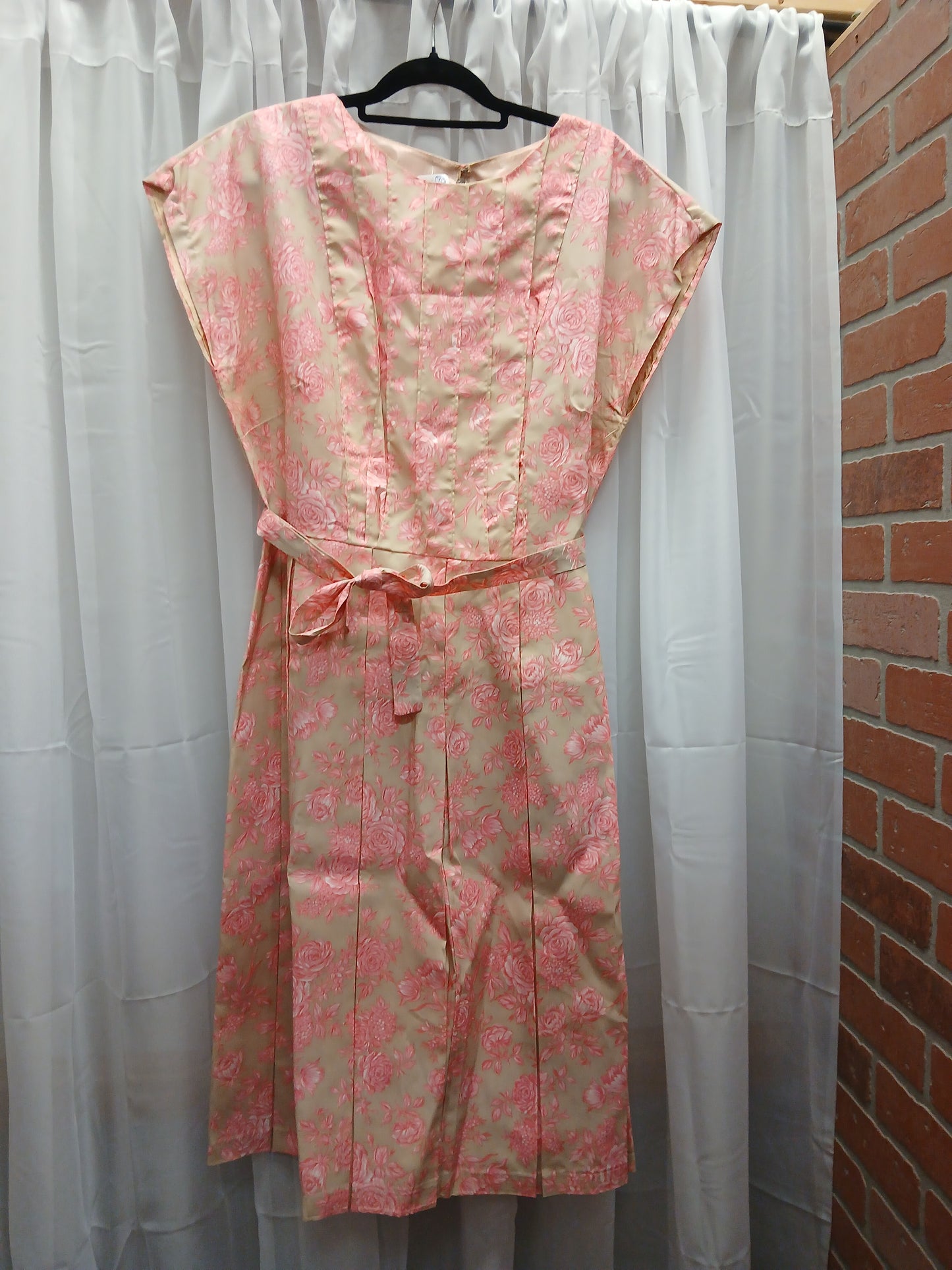 Handmade Pink Floral Dress. Size L. RS 90.