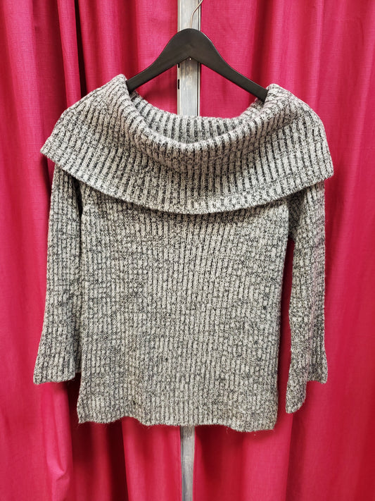 RD Style Grey Sweater. Size M. RS 37