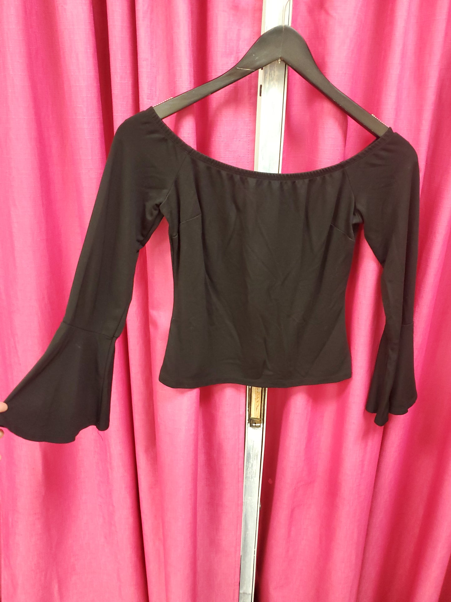 Venus Black Long Sleeve Crop. Size S. RS 37