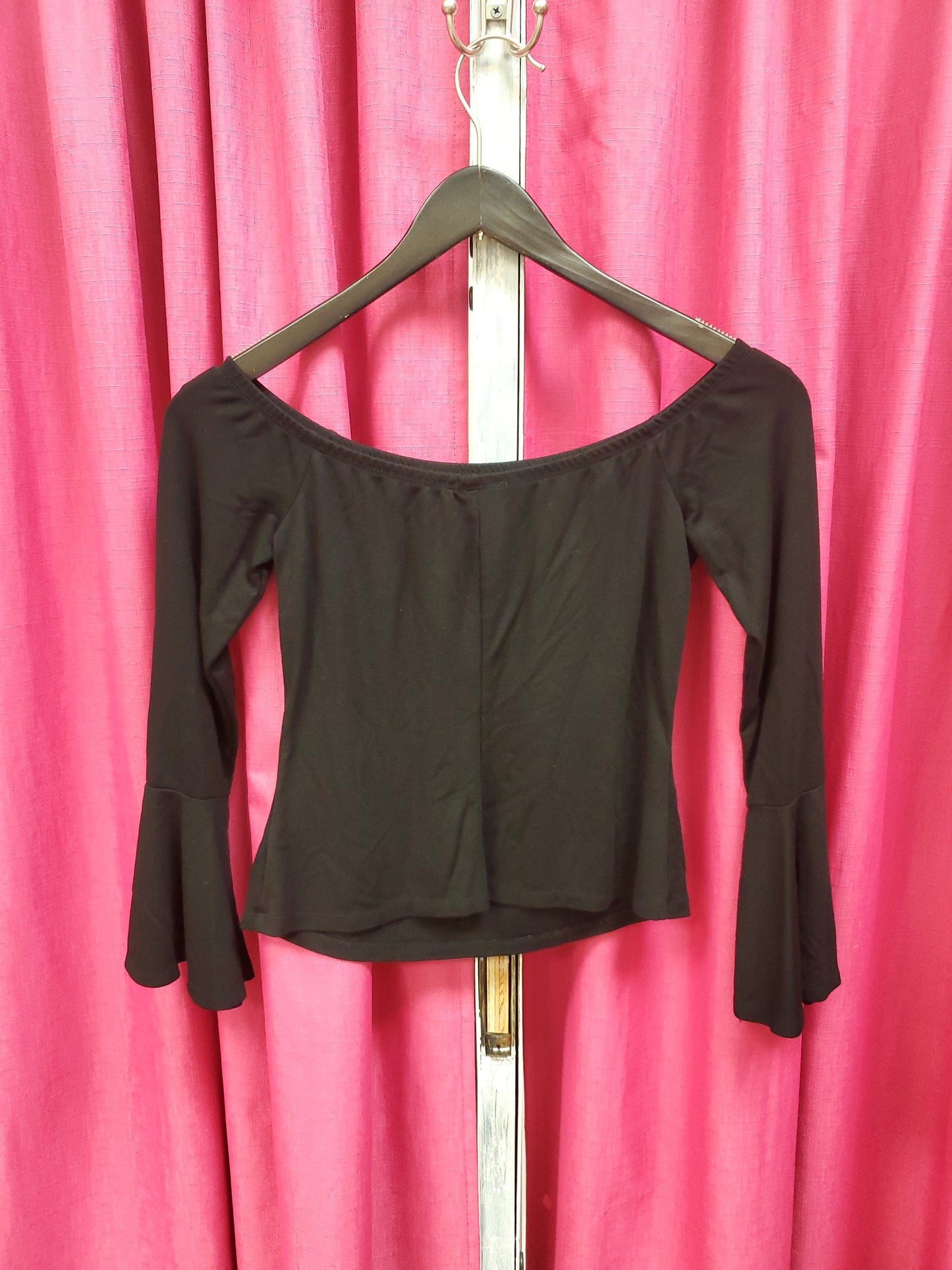 Venus Black Long Sleeve Crop. Size S. RS 37