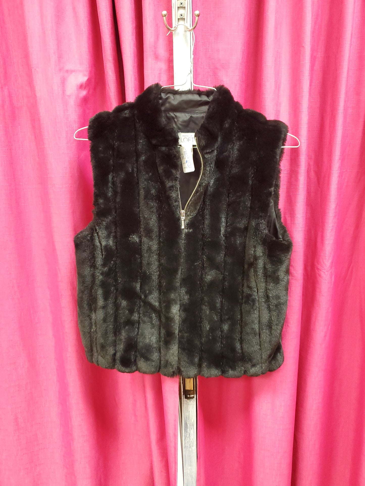 Loft Black Fur Vest. Size M. RS 88