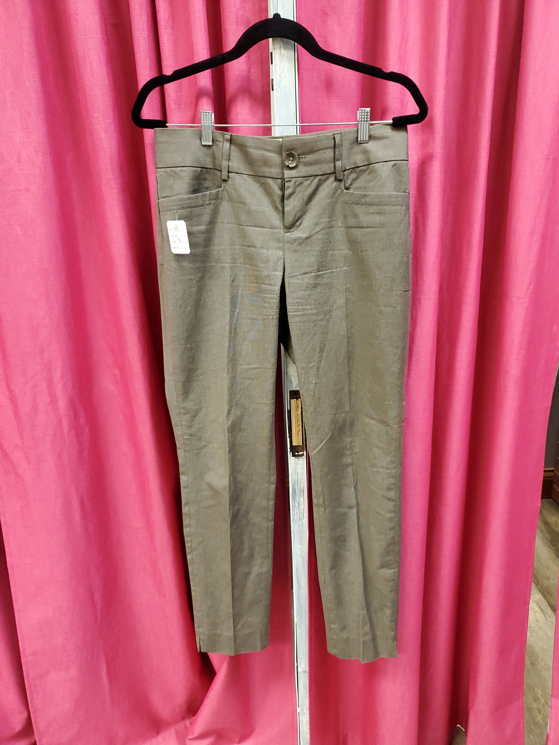 Banana Republic Pants. Size 4. RS 99 - Scarlett's Riverside Boutique 