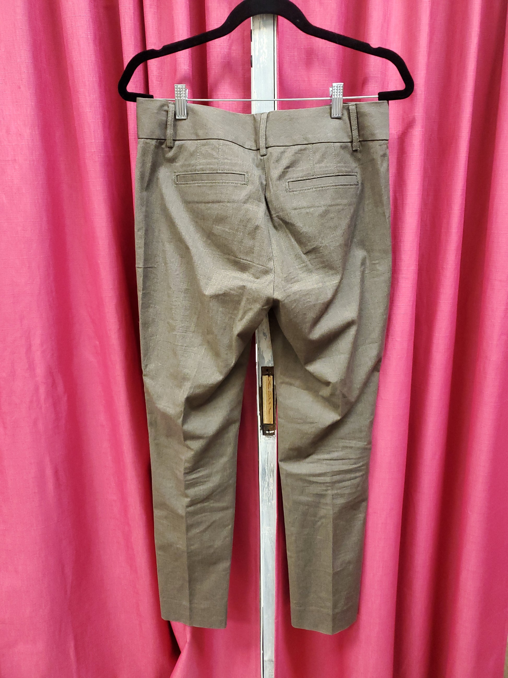 Banana Republic Pants. Size 4. RS 99 - Scarlett's Riverside Boutique 