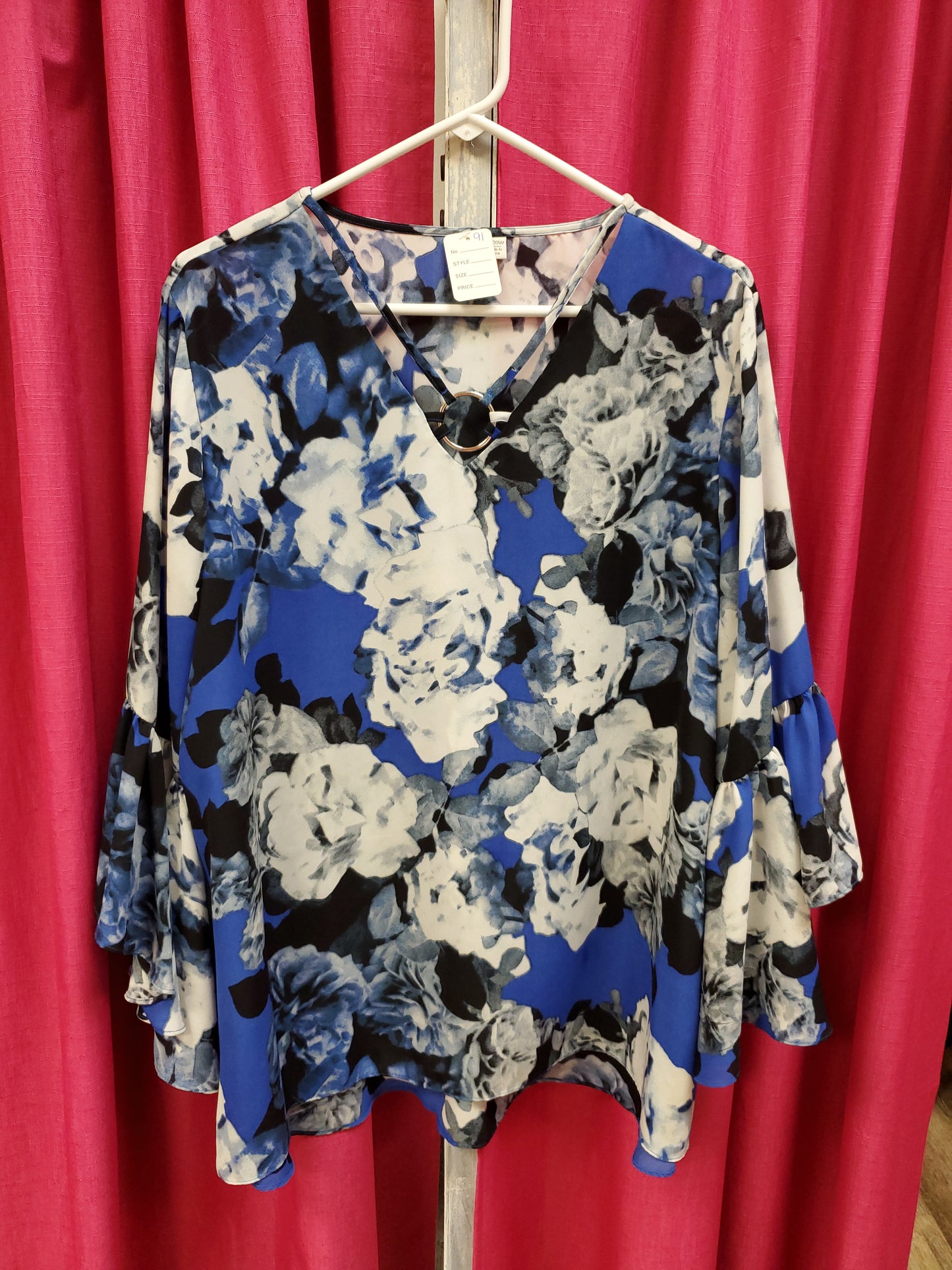 Cato Blue Floral Top. Size 18/20. RS 91