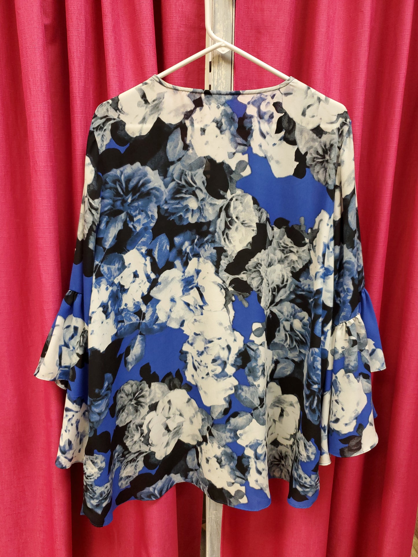 Cato Blue Floral Top. Size 18/20. RS 91