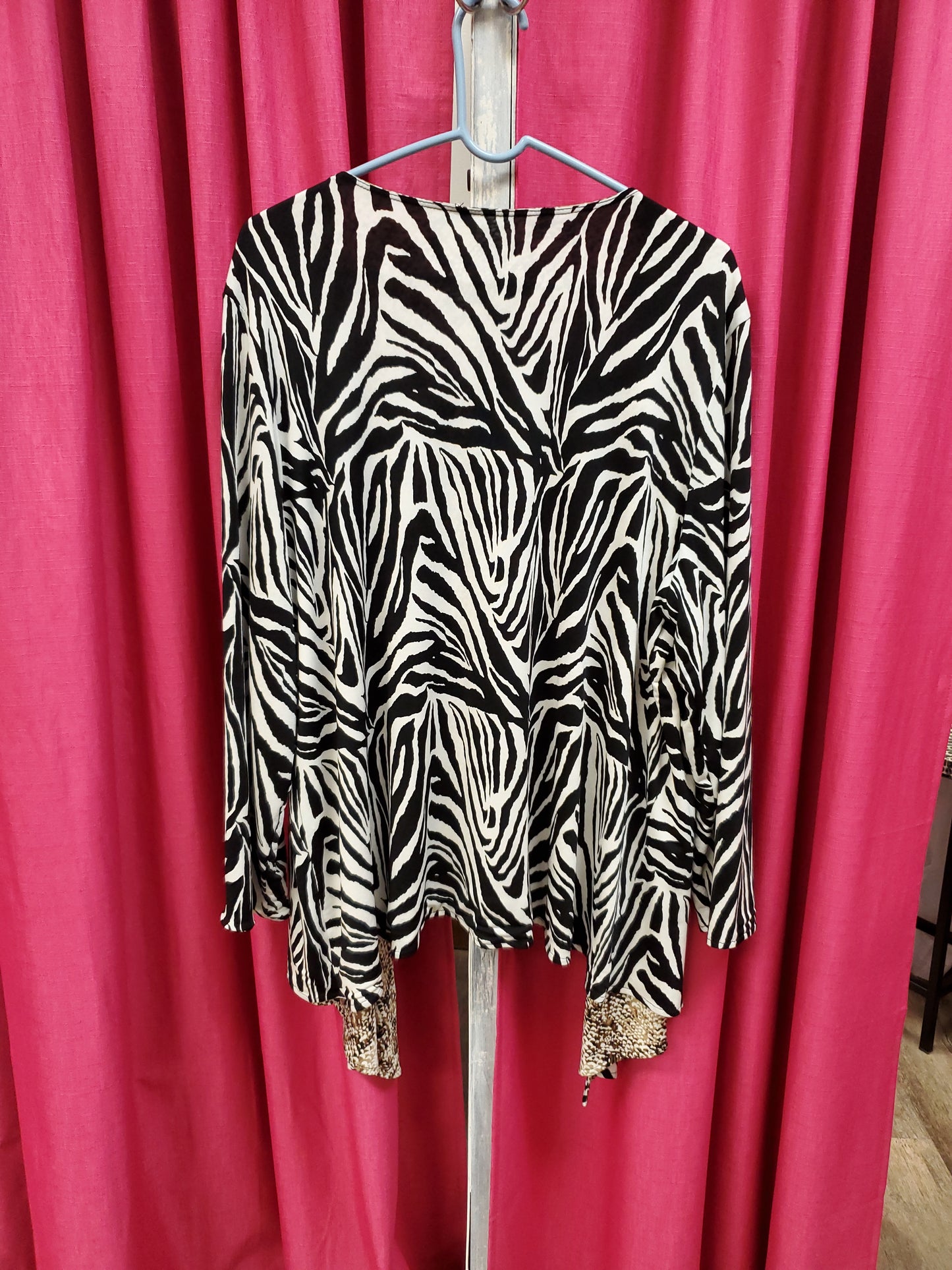 Animal Print Reversible Cardigan. Size 2X. RS 91 - Scarlett's Riverside Boutique 