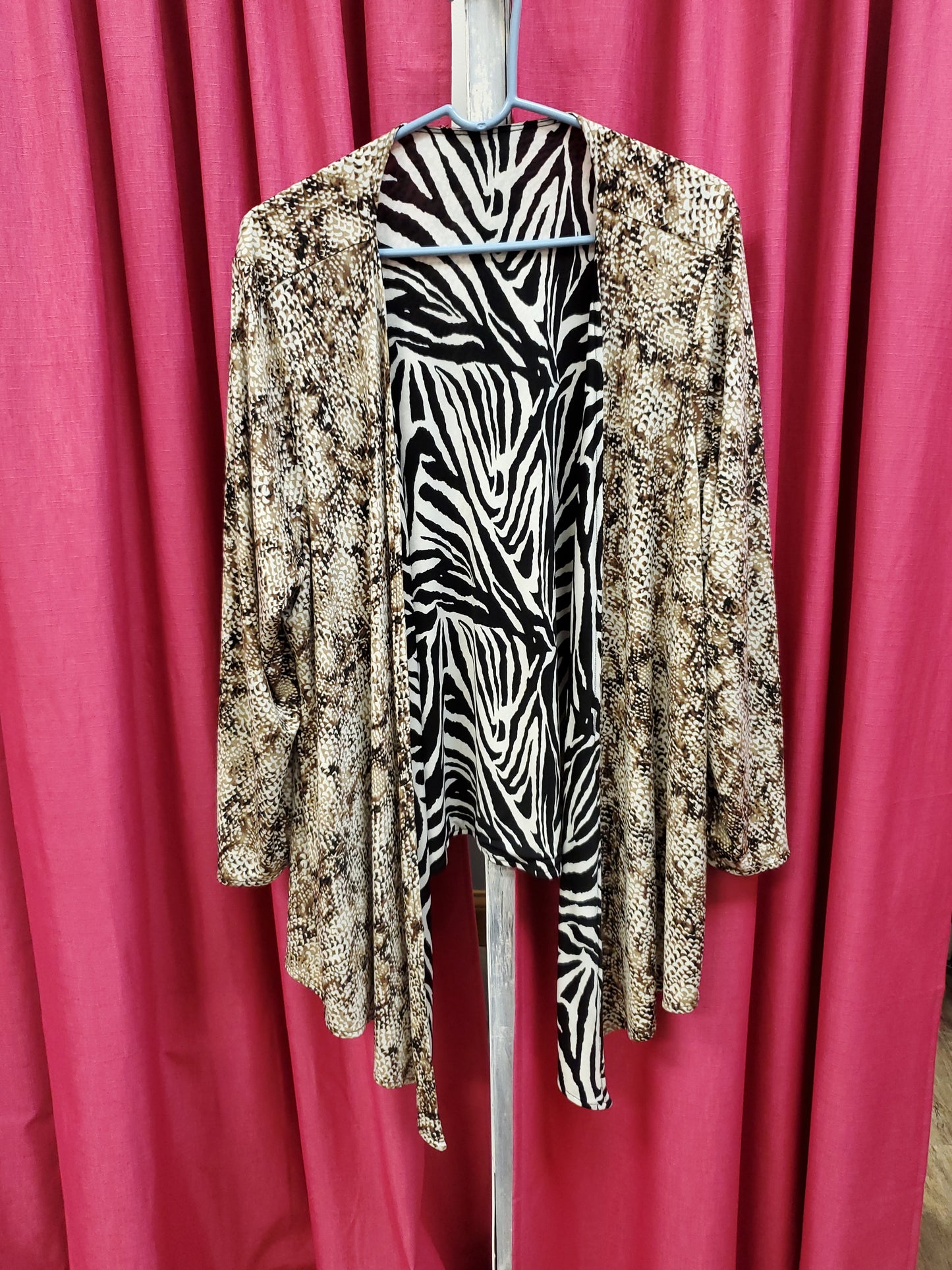 Animal Print Reversible Cardigan. Size 2X. RS 91 - Scarlett's Riverside Boutique 