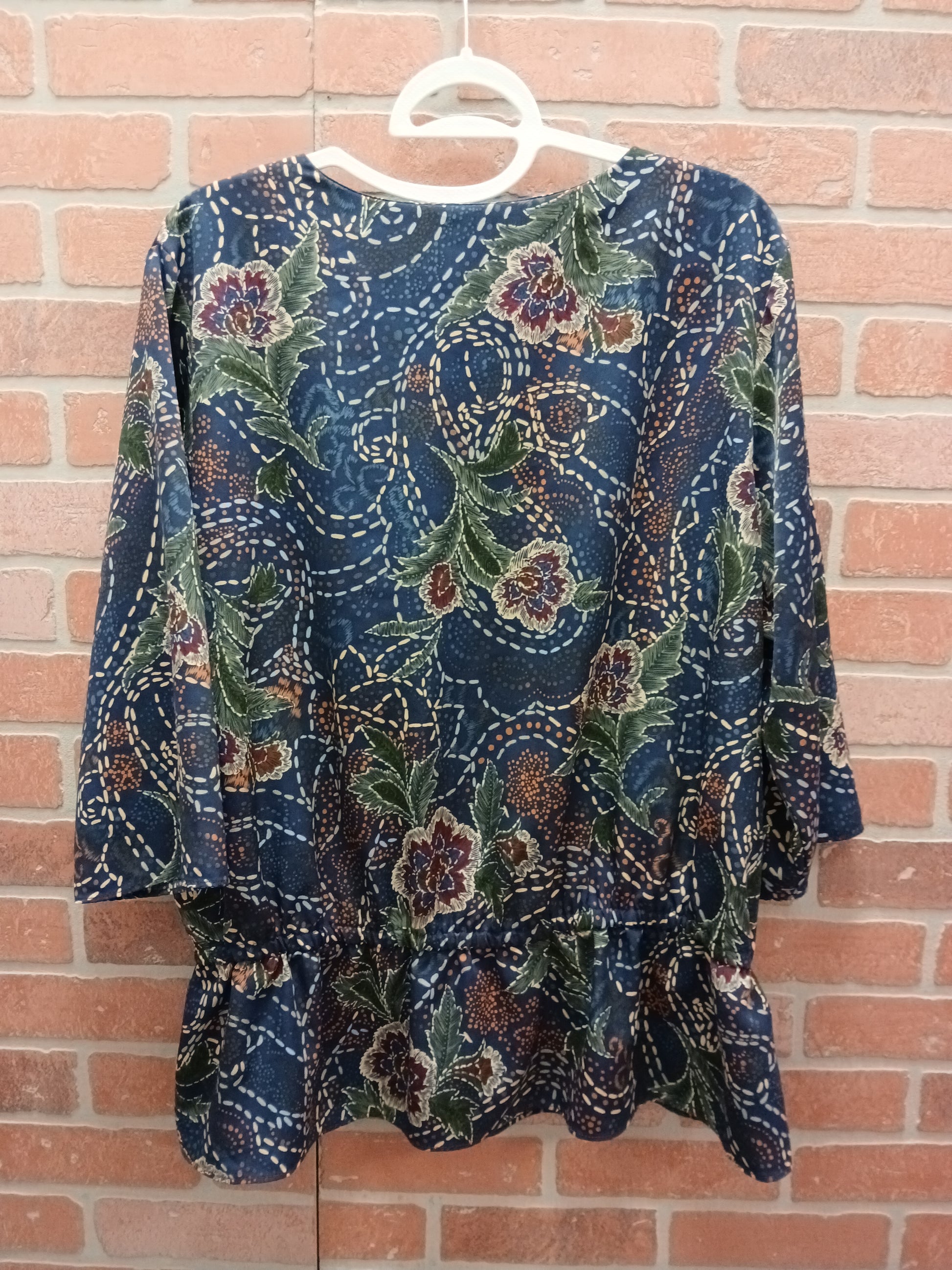 Joanna Plus Navy Floral Blouse. Size 2X. RS 68 - Scarlett's Riverside Boutique 