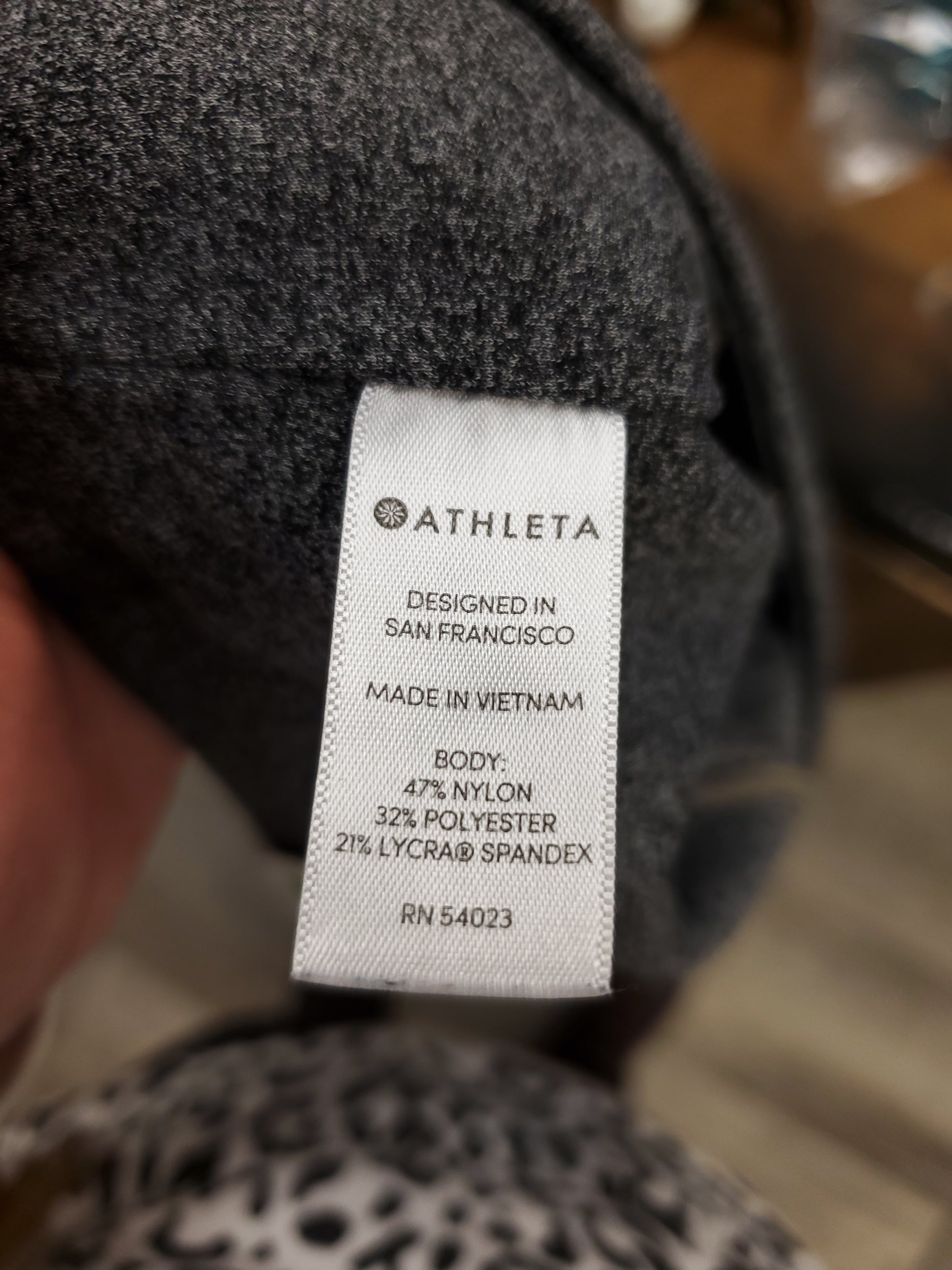 Athleta Grey Legging Capris. Size S. RS 99. - Scarlett's Riverside Boutique 